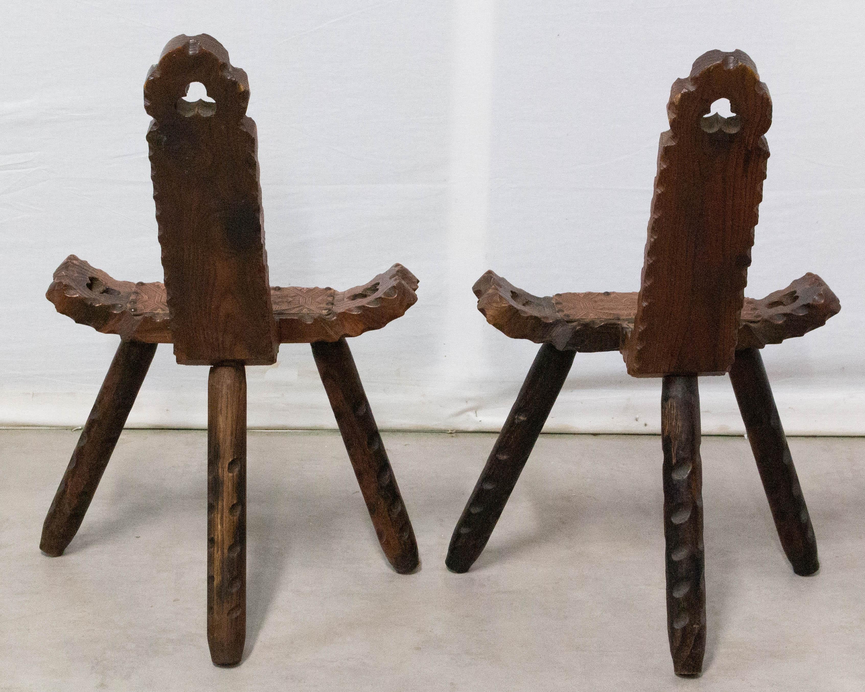 Pair of three legs wood and leather chairs, Spain
Very good condition, sound and solid.

Shipping:
1 pack: 85/53/52 cm 8 kg.