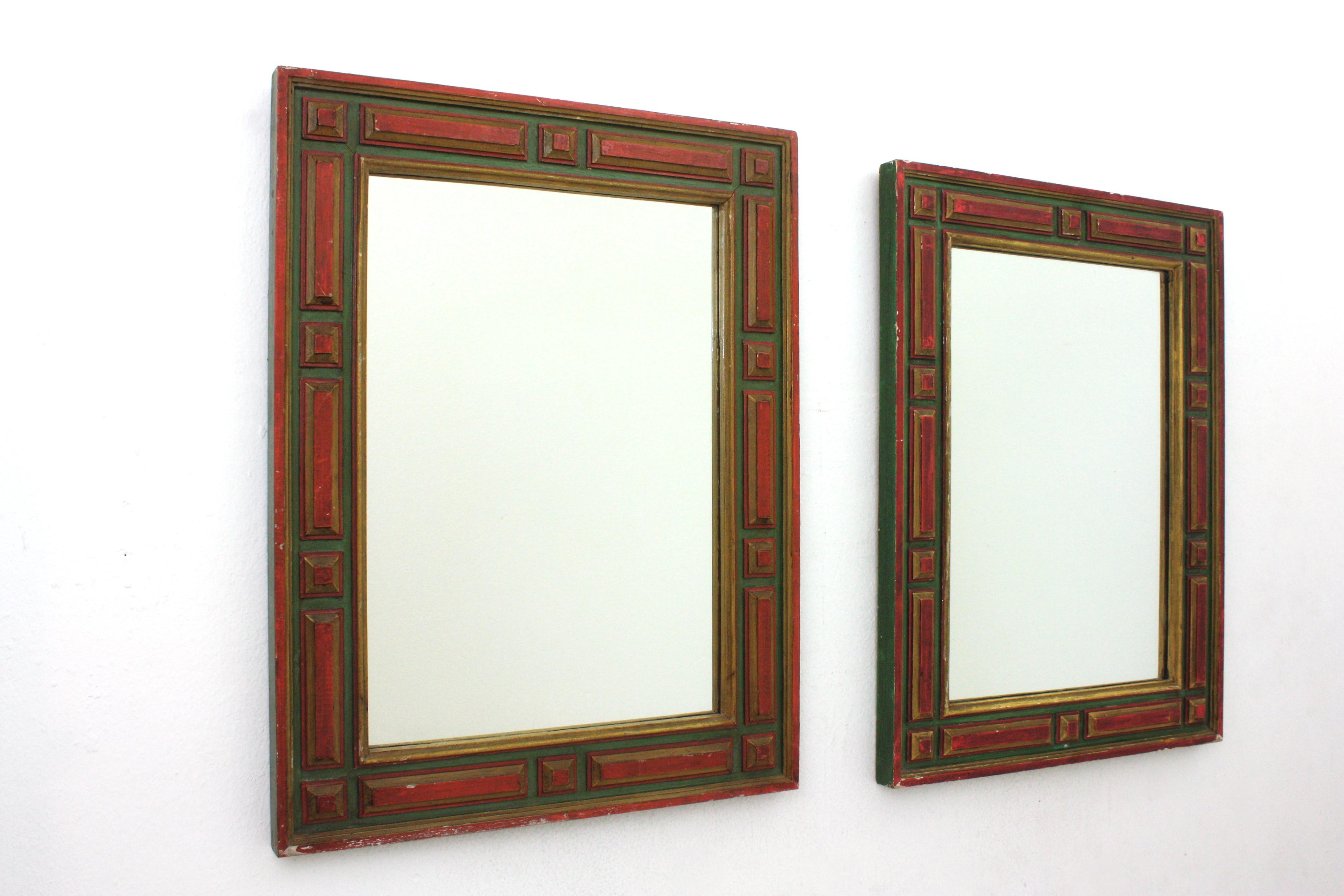 Paar rechteckige spanische Kolonialspiegel mit vergoldeten polychromen Rahmen, 1940er Jahre (Spanisch Kolonial) im Angebot