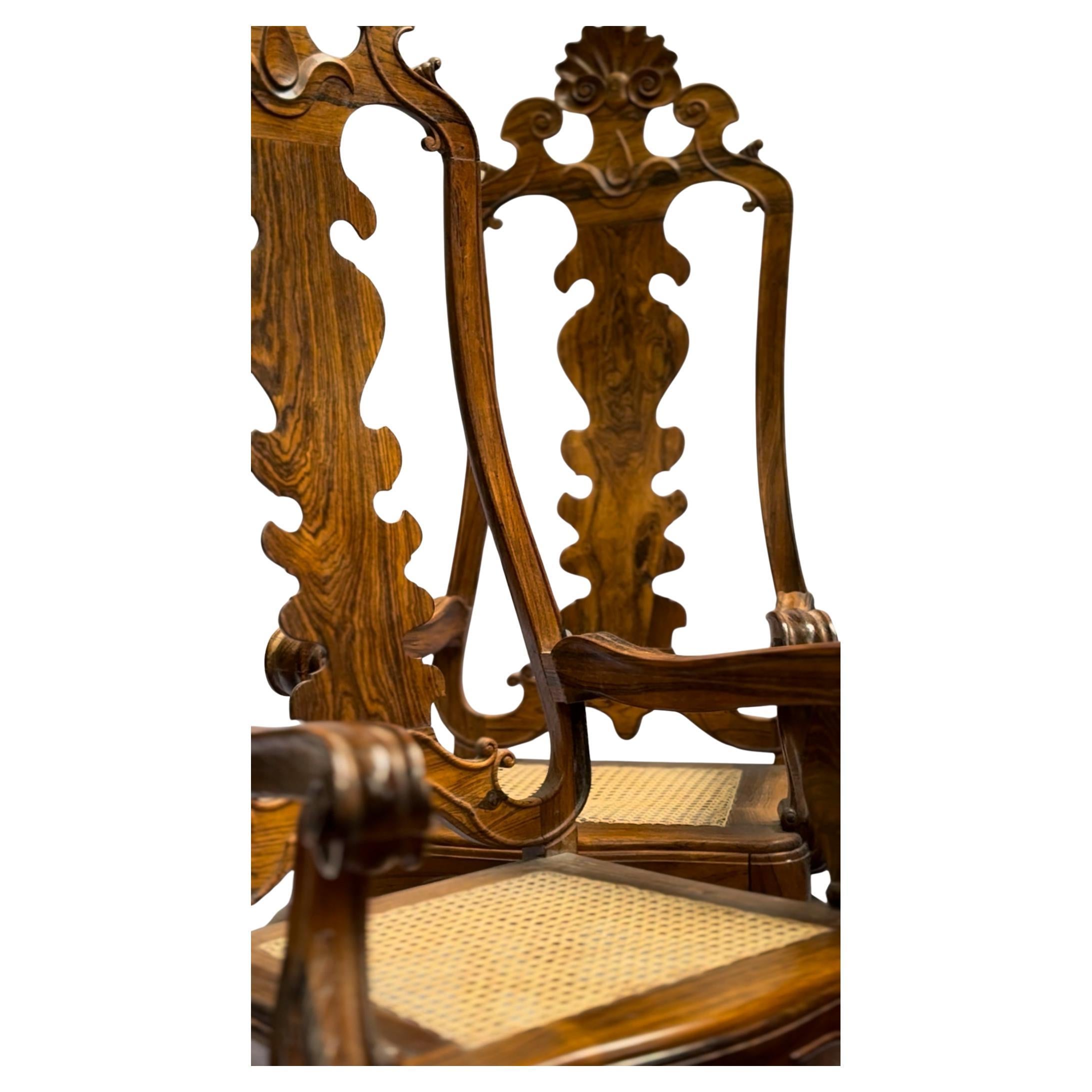 Péruvien Paire de chaises à trône de style néo-colonial espagnol, début du 20e siècle en vente