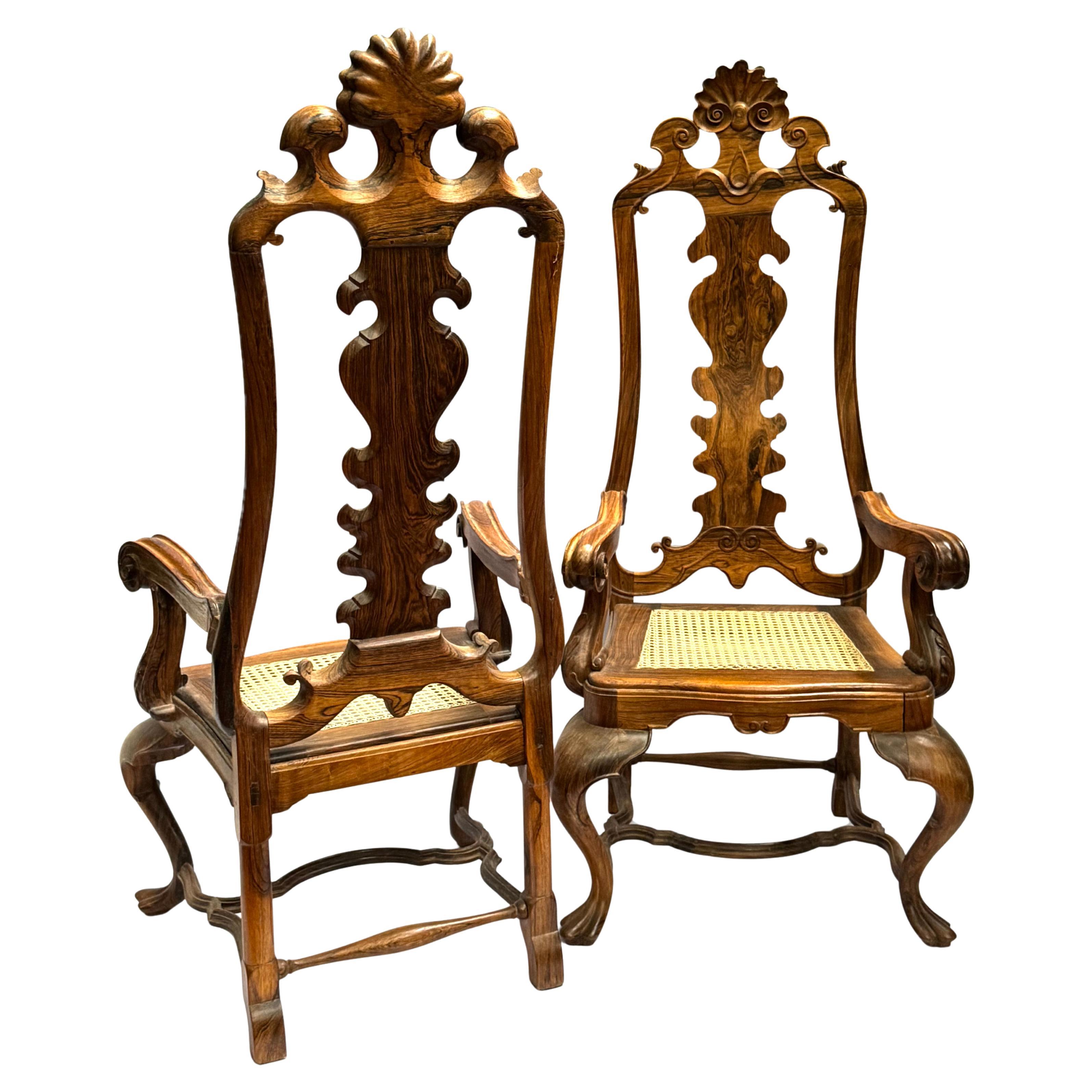 Sculpté à la main Paire de chaises à trône de style néo-colonial espagnol, début du 20e siècle en vente