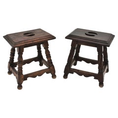 Coppia di tavolini/sgabelli coloniali spagnoli in Wood intagliato, anni '40
