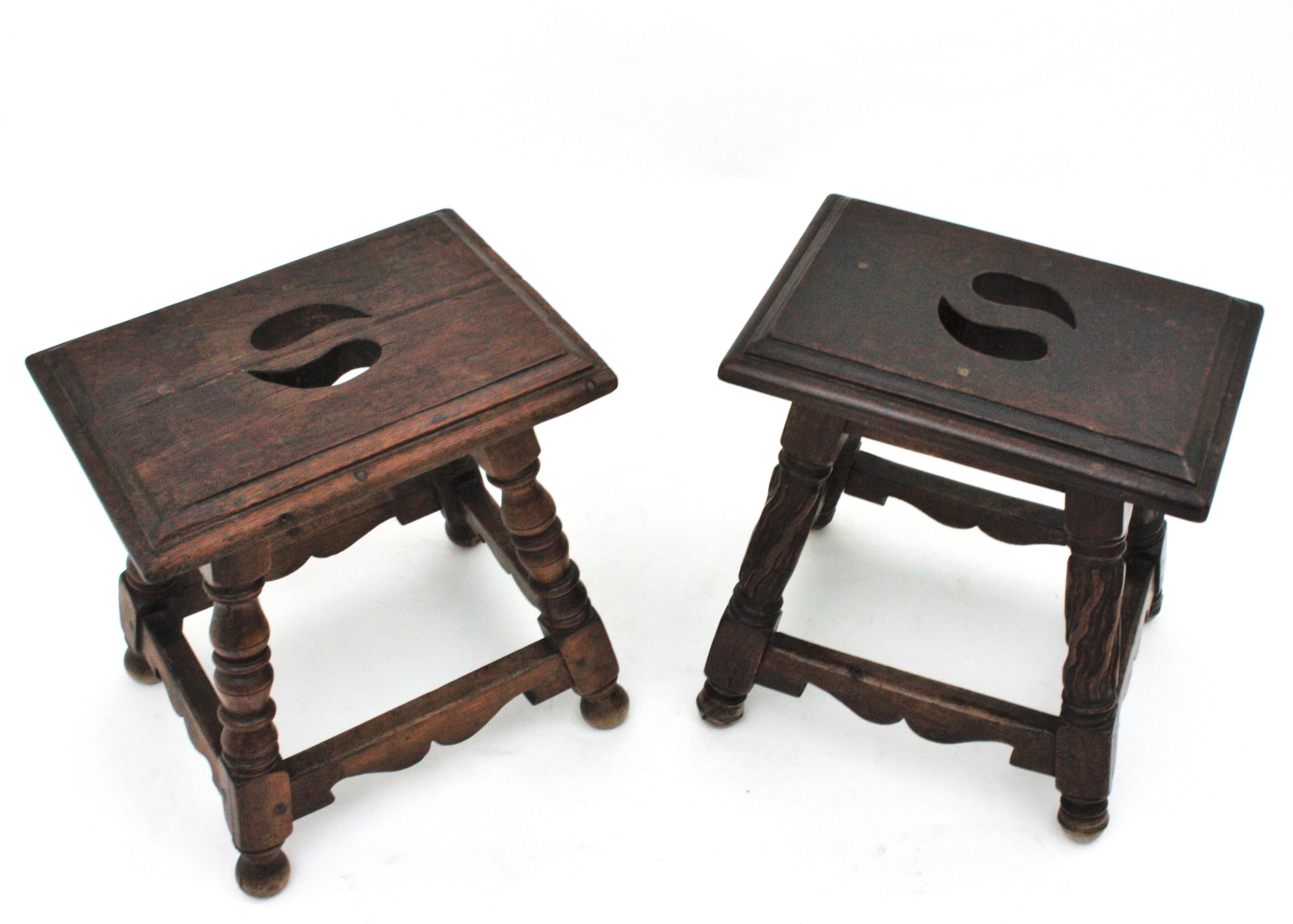 Pair of Spanish Colonial Side Tables / Stools in Carved Wood, 1940s For Sale 10