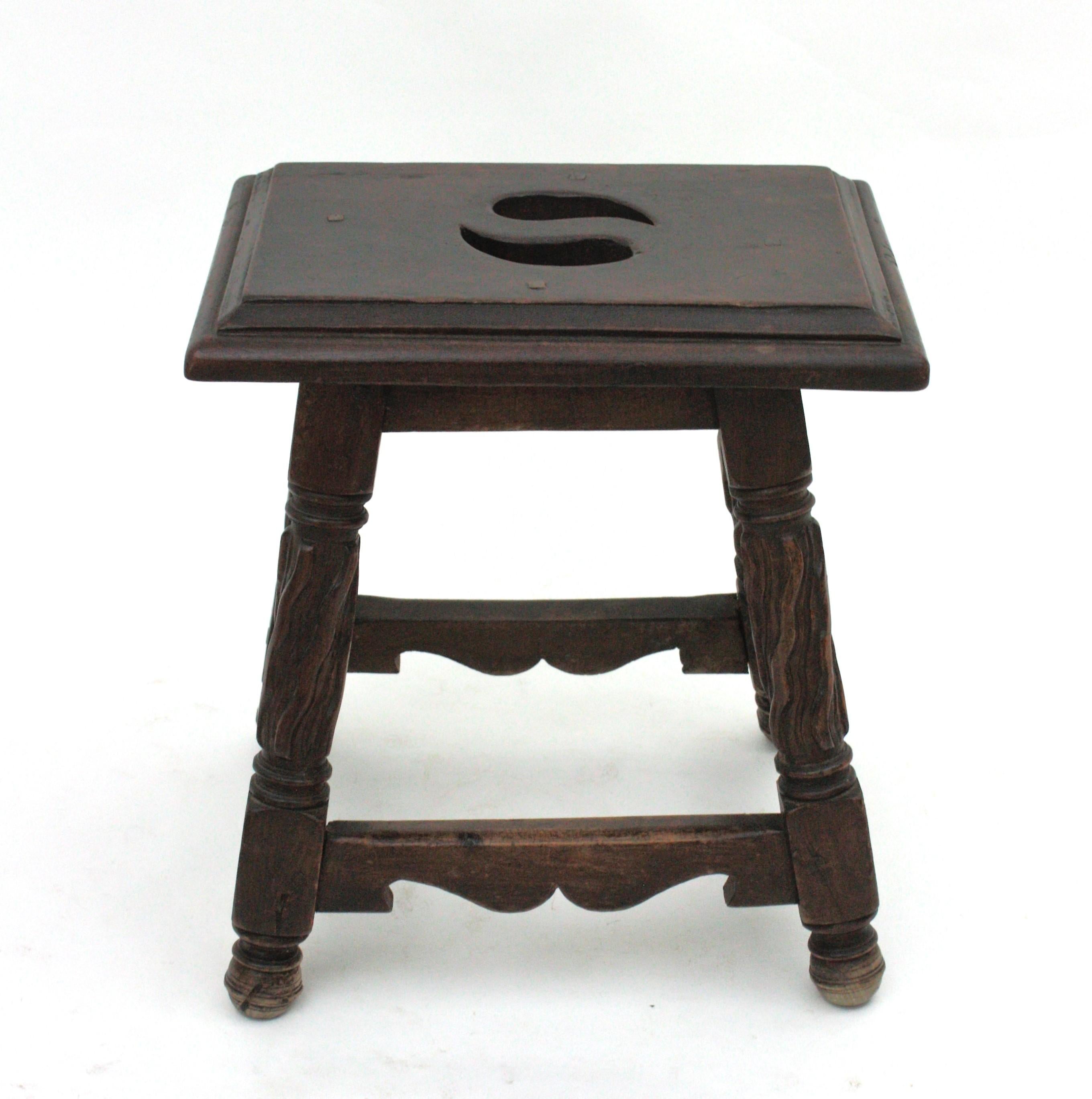 20th Century Pair of Spanish Colonial Side Tables / Stools in Carved Wood, 1940s For Sale