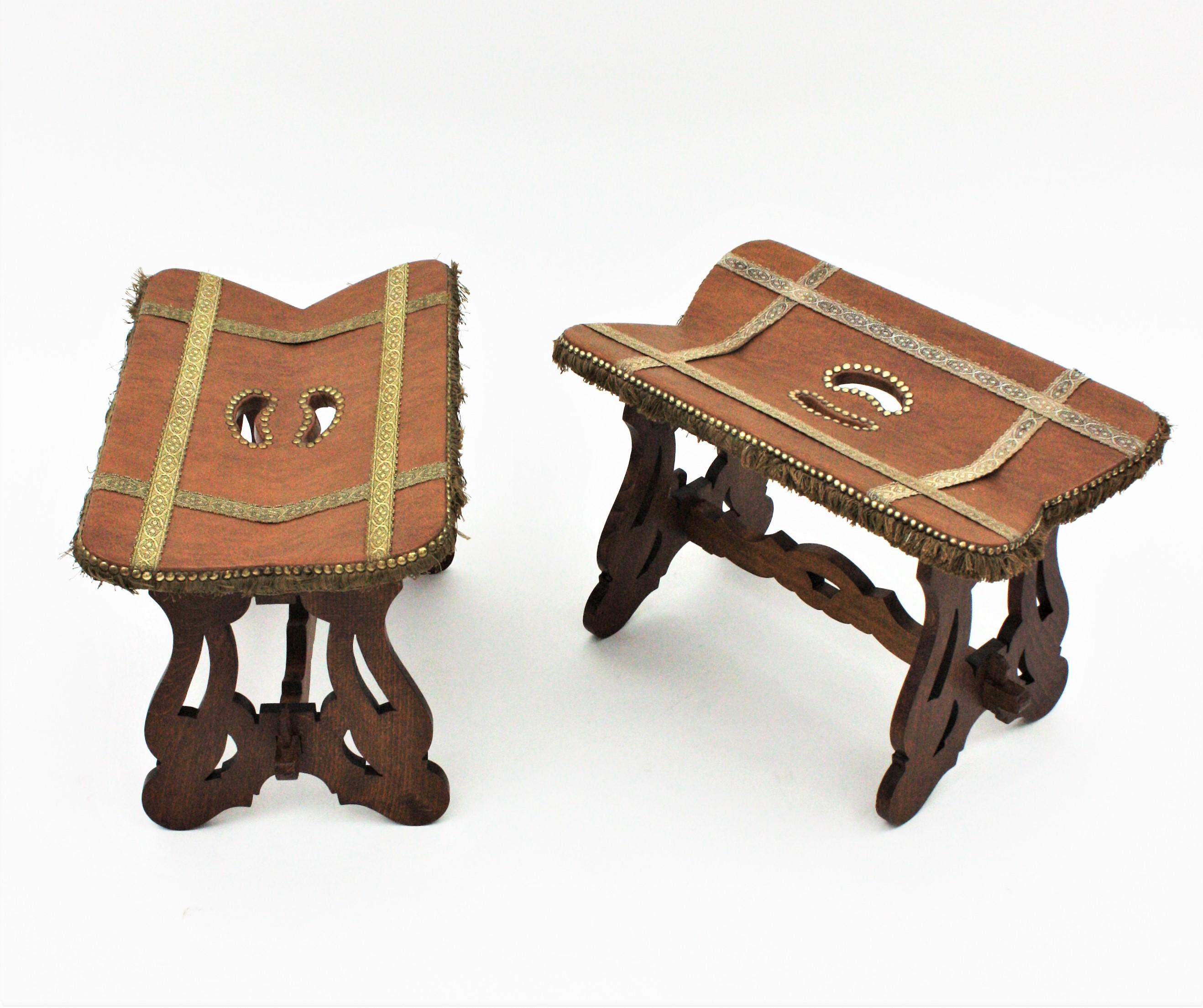 Pair of Spanish Stools in Wood and Leatherette, 1950s For Sale 4