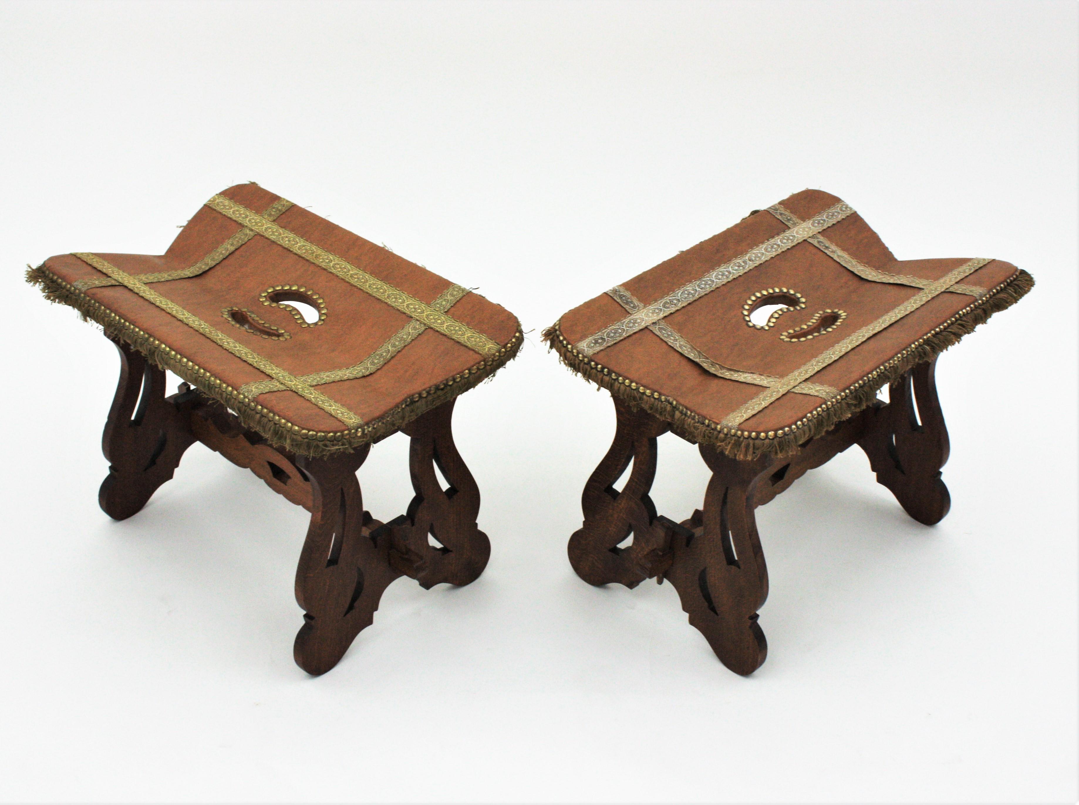 Pair of Spanish Stools in Wood and Leatherette, 1950s For Sale 5