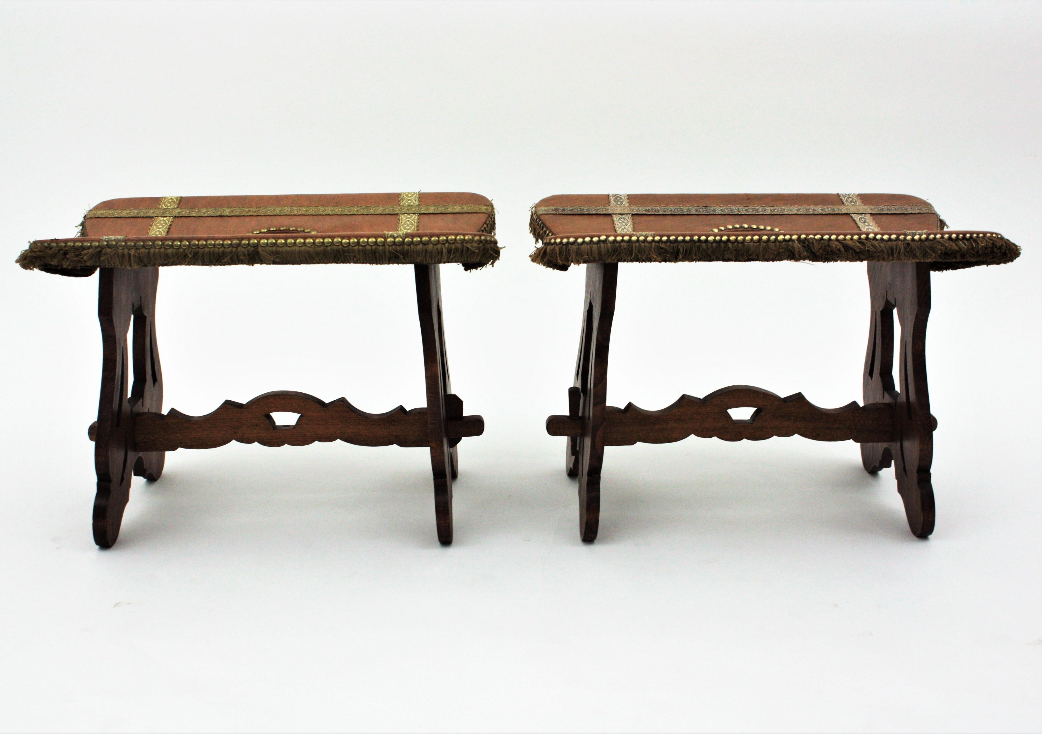 Pair of Spanish Stools in Wood and Leatherette, 1950s For Sale 7