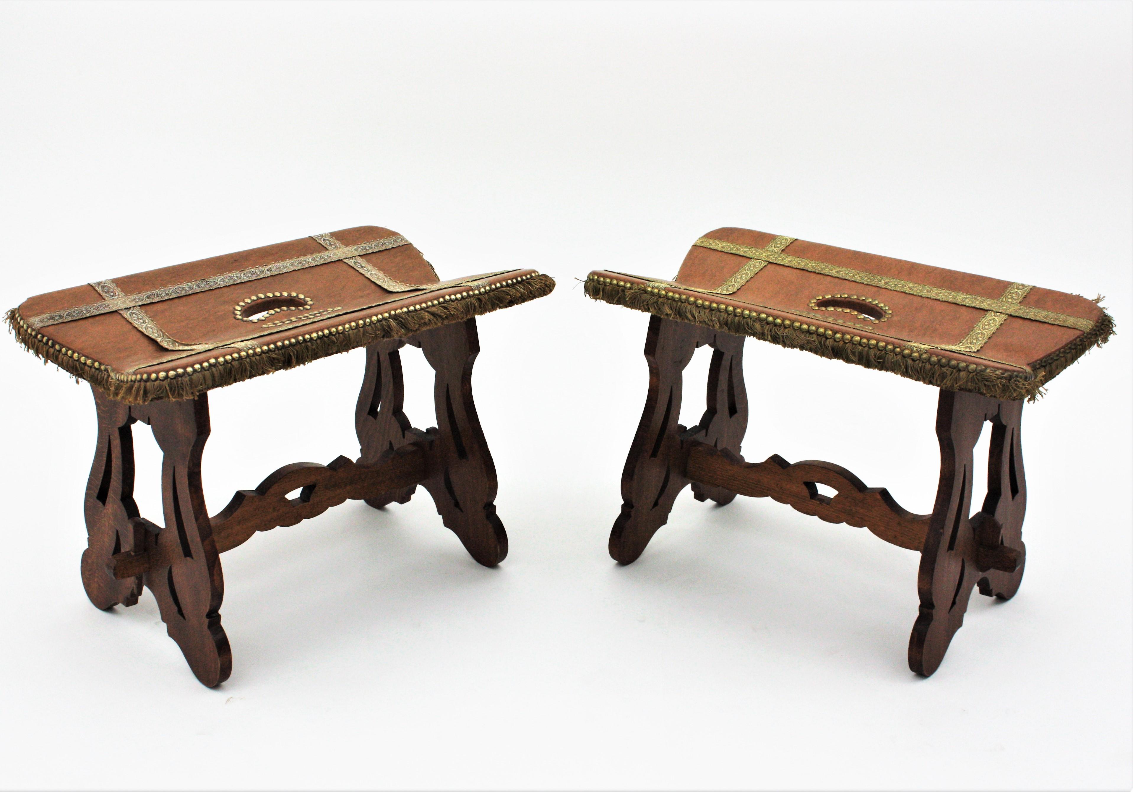 Pair of Spanish Stools in Wood and Leatherette, 1950s For Sale 11