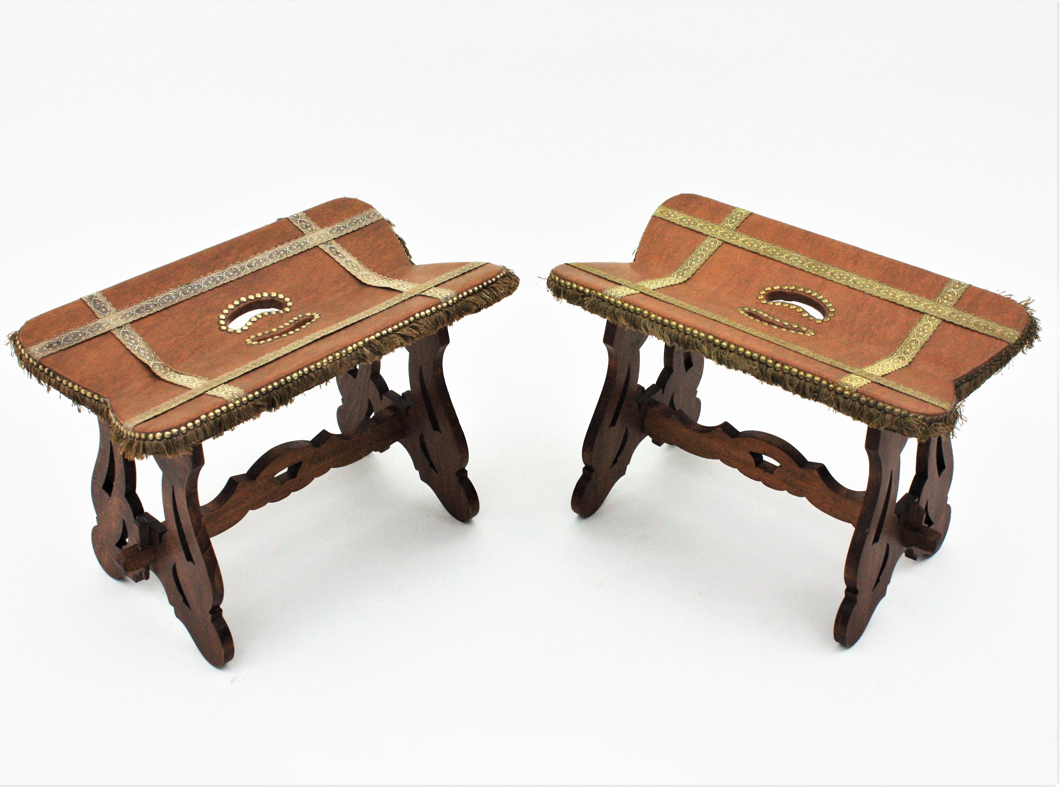 Spanish Colonial Pair of Spanish Stools in Wood and Leatherette, 1950s For Sale