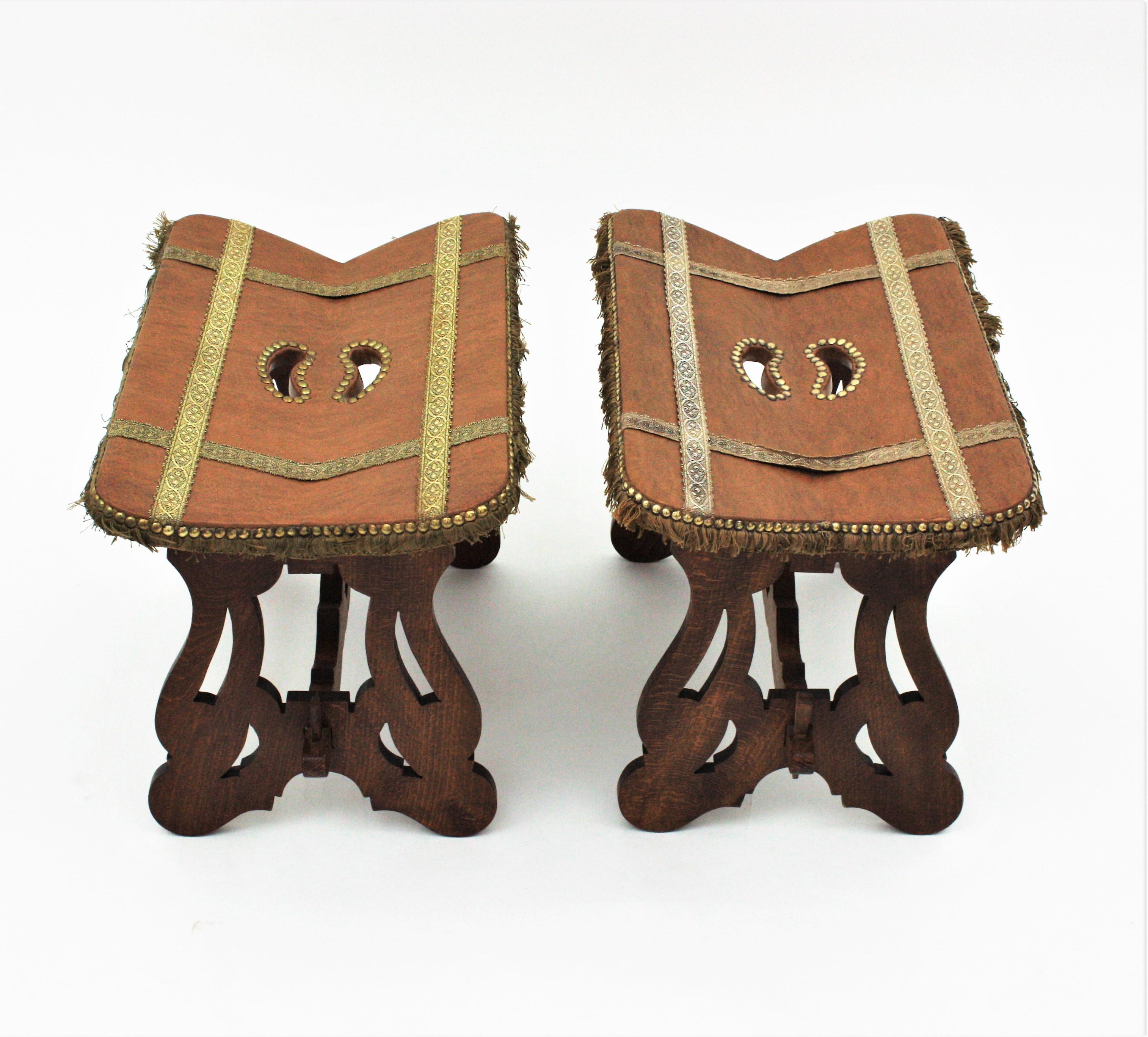 Pair of Spanish Stools in Wood and Leatherette, 1950s In Good Condition For Sale In Barcelona, ES