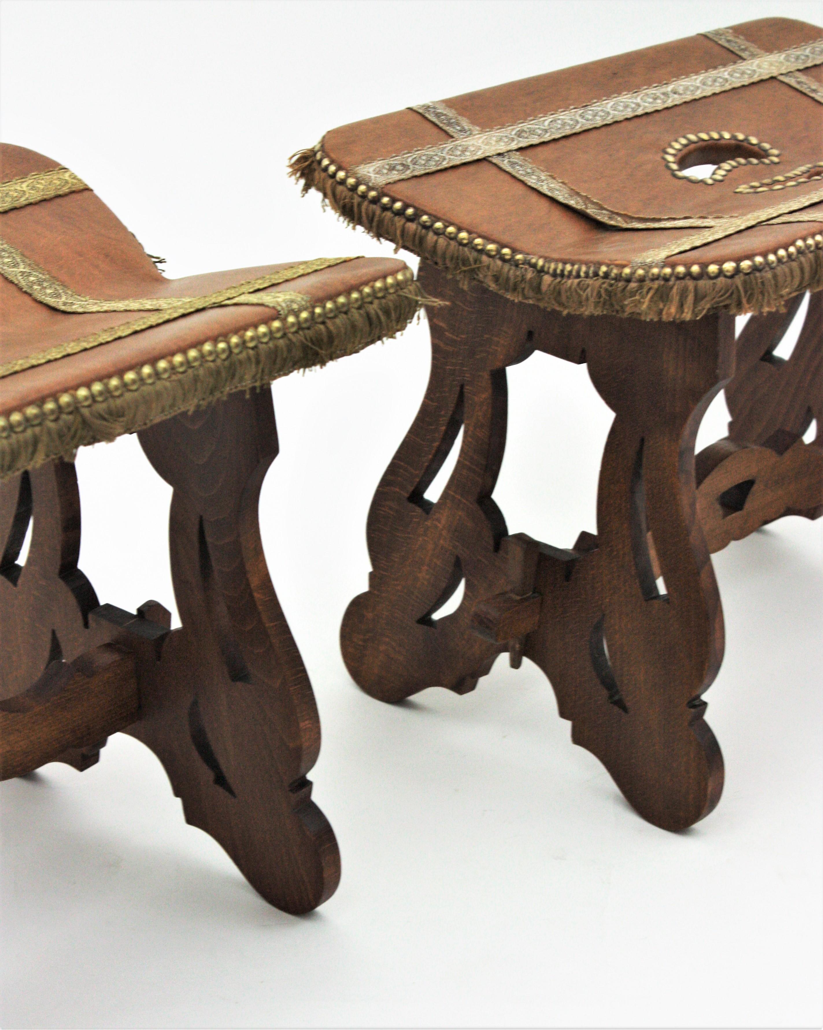 Pair of Spanish Stools in Wood and Leatherette, 1950s For Sale 2
