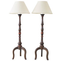 Paire de lampadaires chandeliers en bois de style colonial espagnol
