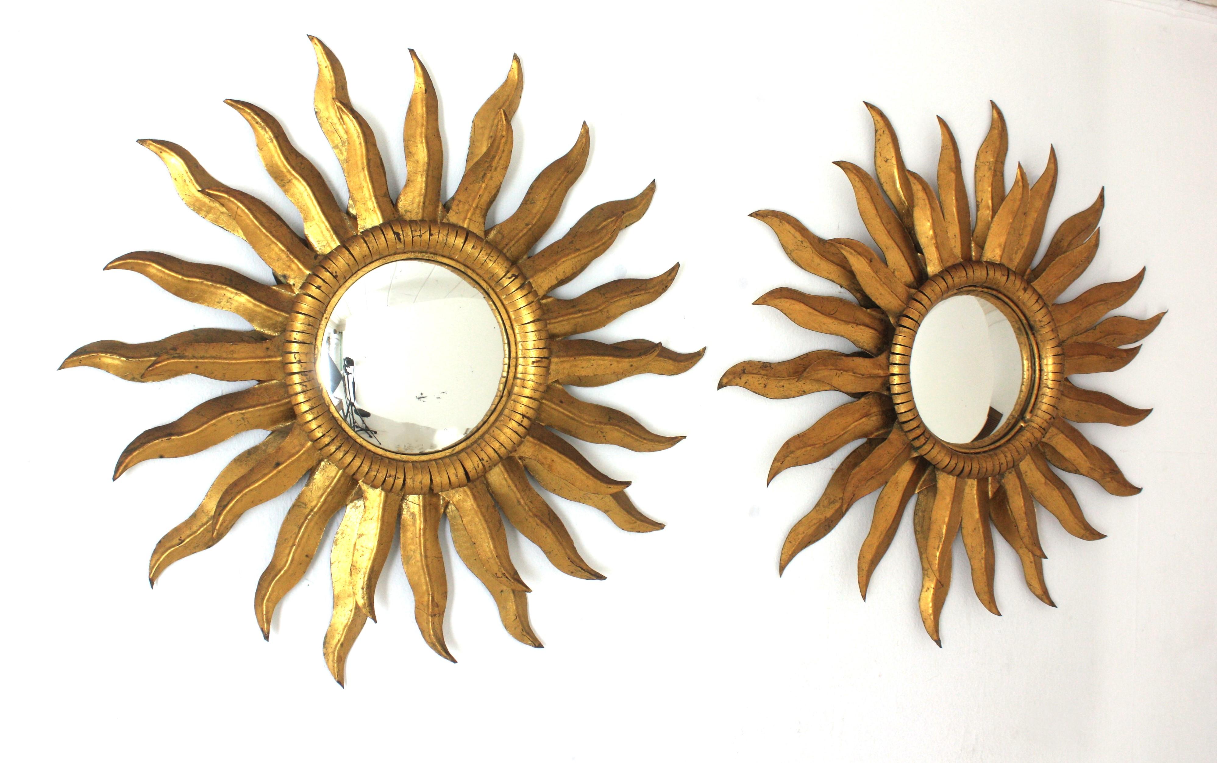 Pair of Hand-Crafted Gilt Metal Convex Sunburst Mirrors, Iron, Gold Leaf
Eye-catching Mid-Century Hollywood Regency Sunburst Mirrors in Gilt Iron, Spain 1950s
____________________________________________________________
Double layered frames, convex