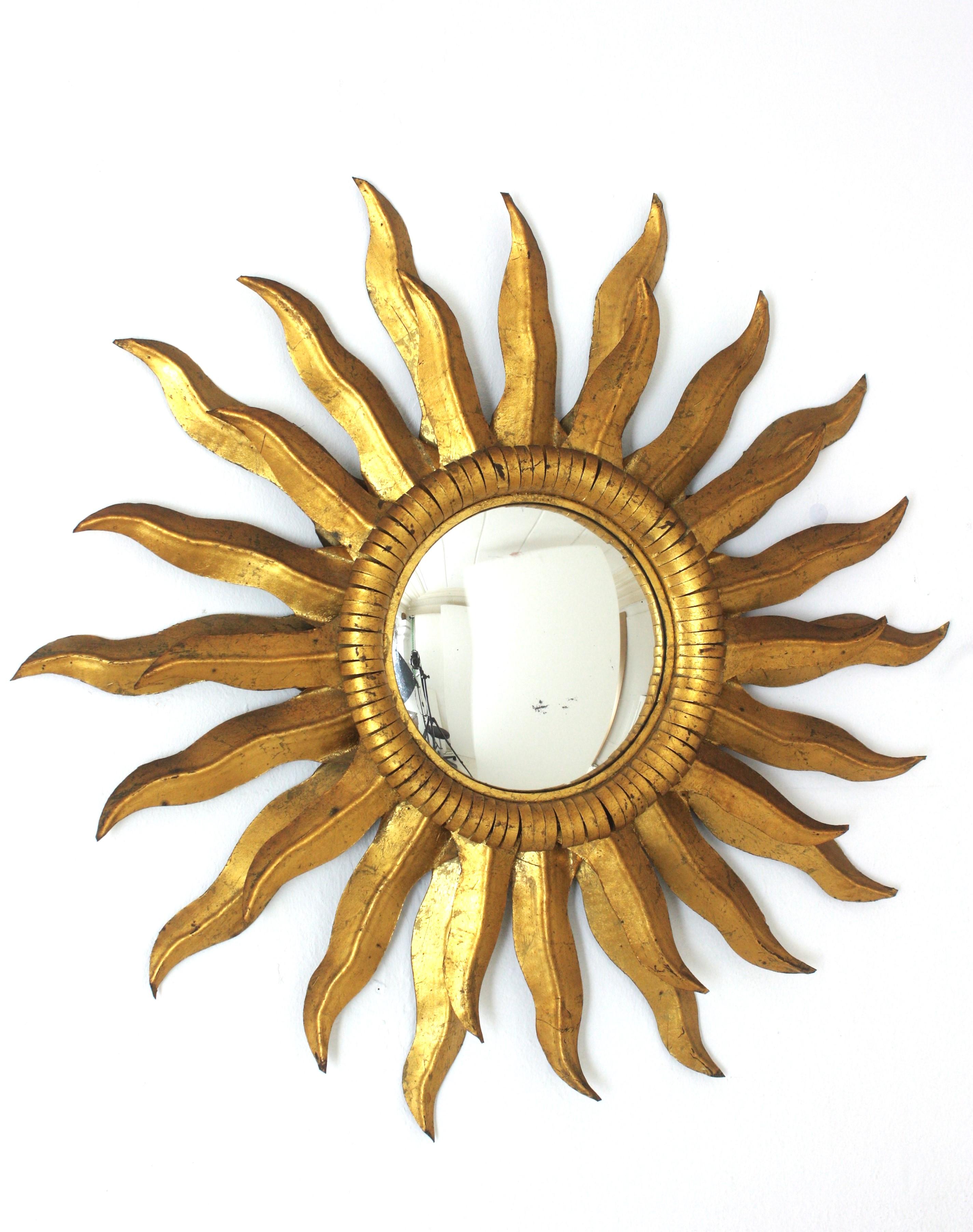 Pair of Spanish Double Layered Convex Sunburst Mirrors in Gilt Metal In Good Condition For Sale In Barcelona, ES