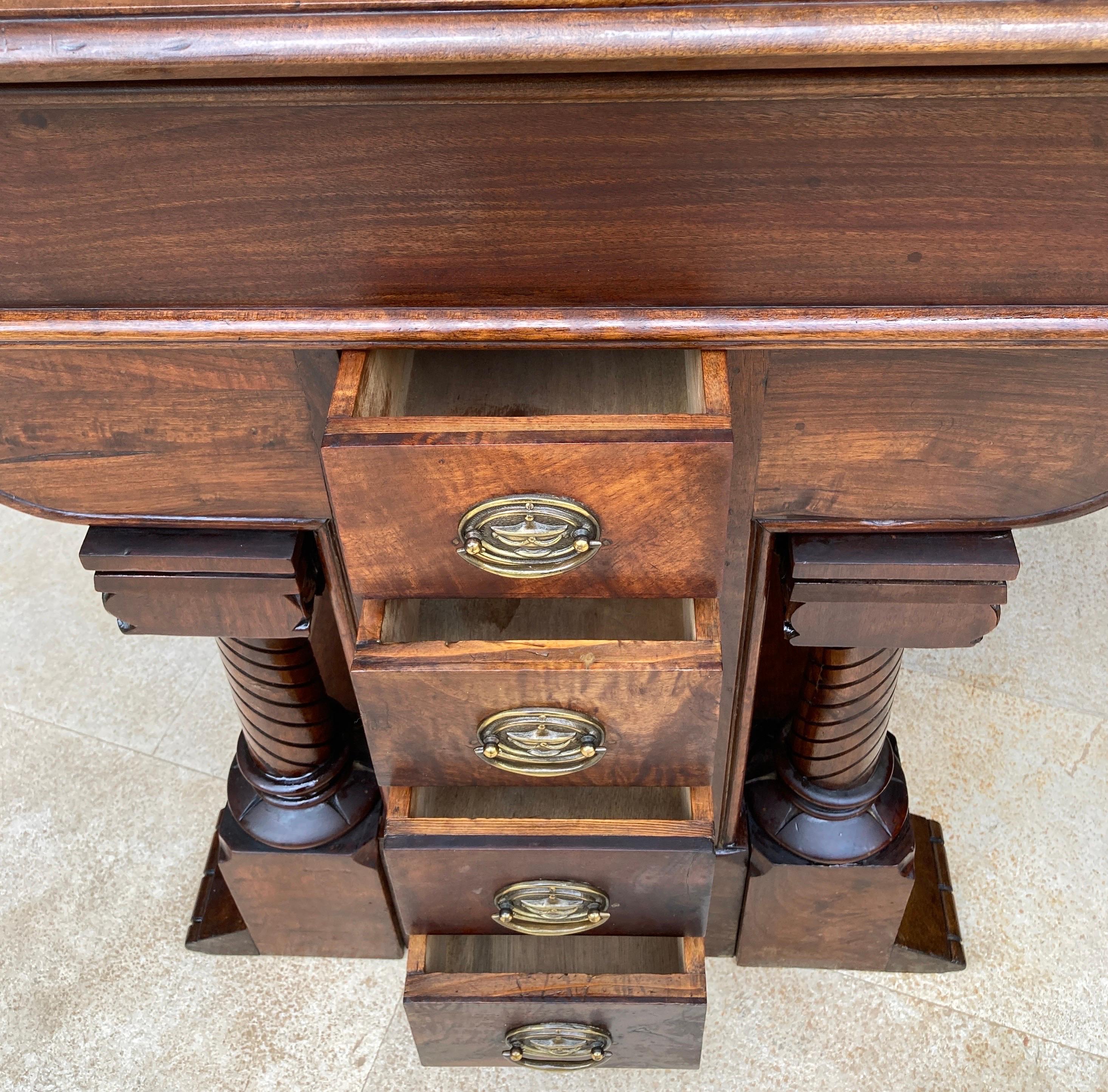 Pair of Spanish Empire Revival Console Tables with Spiral Columns, 1890s en vente 3