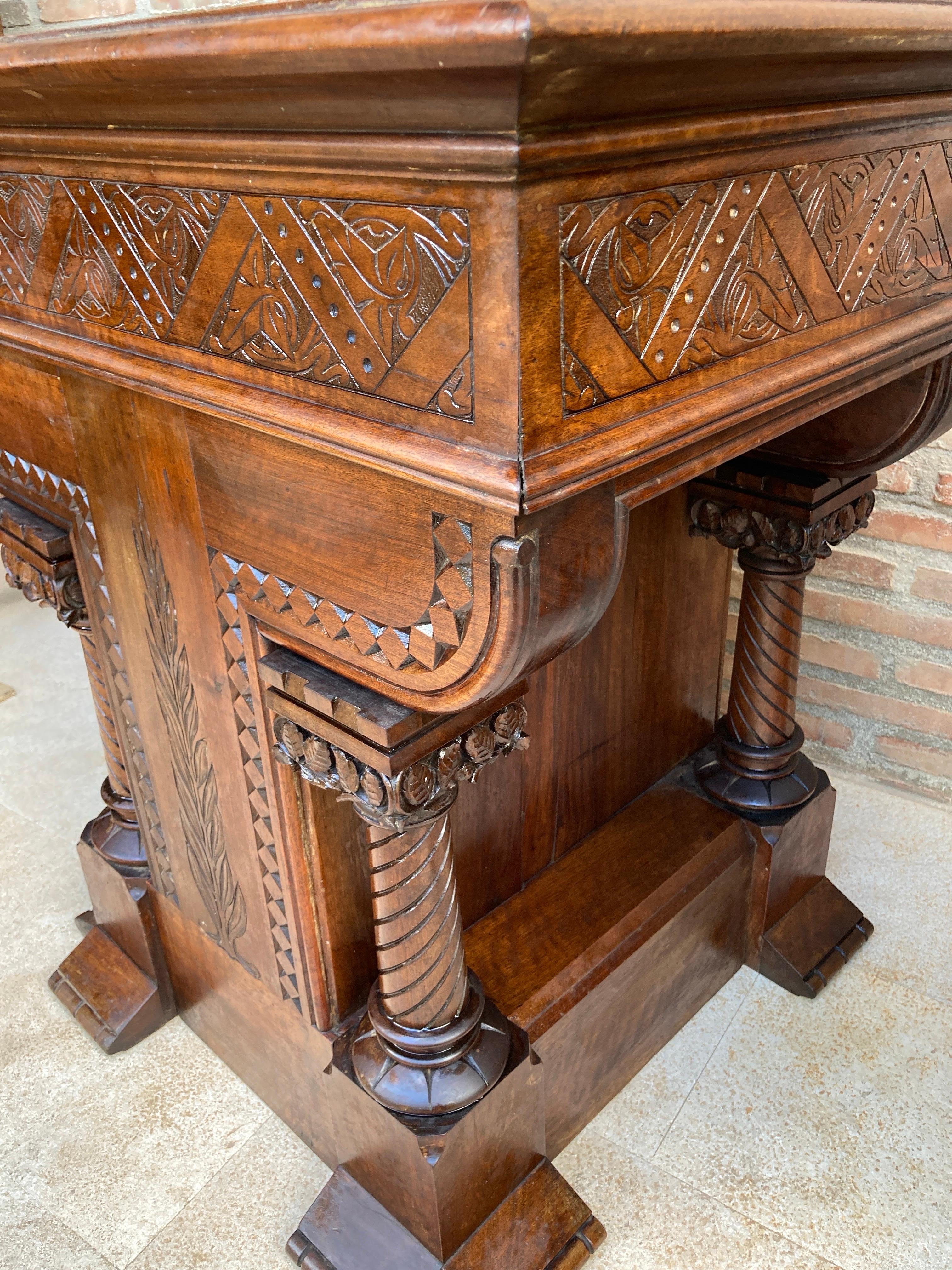Pair of Spanish Empire Revival Console Tables with Spiral Columns, 1890s en vente 4