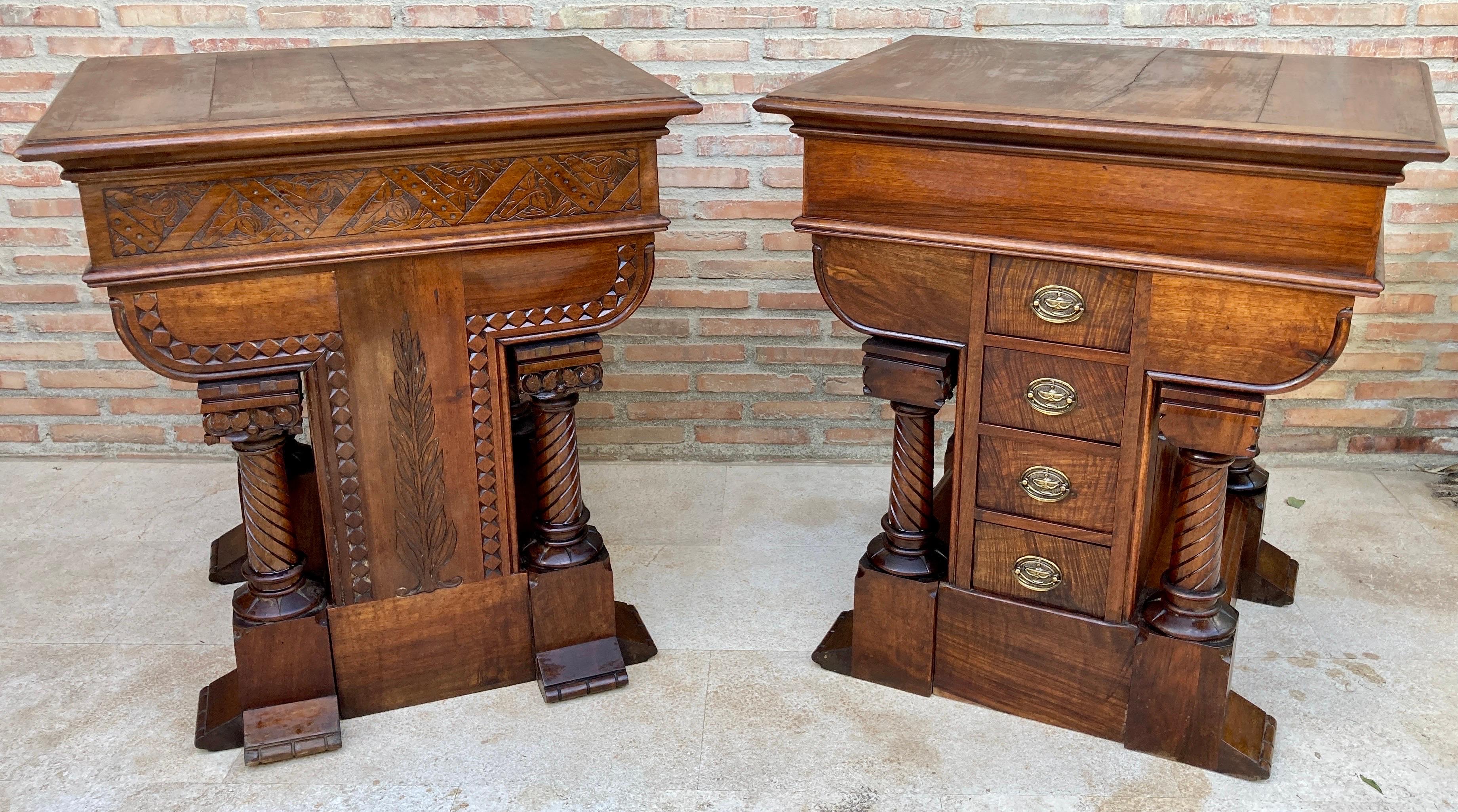 Sculpté à la main Pair of Spanish Empire Revival Console Tables with Spiral Columns, 1890s en vente