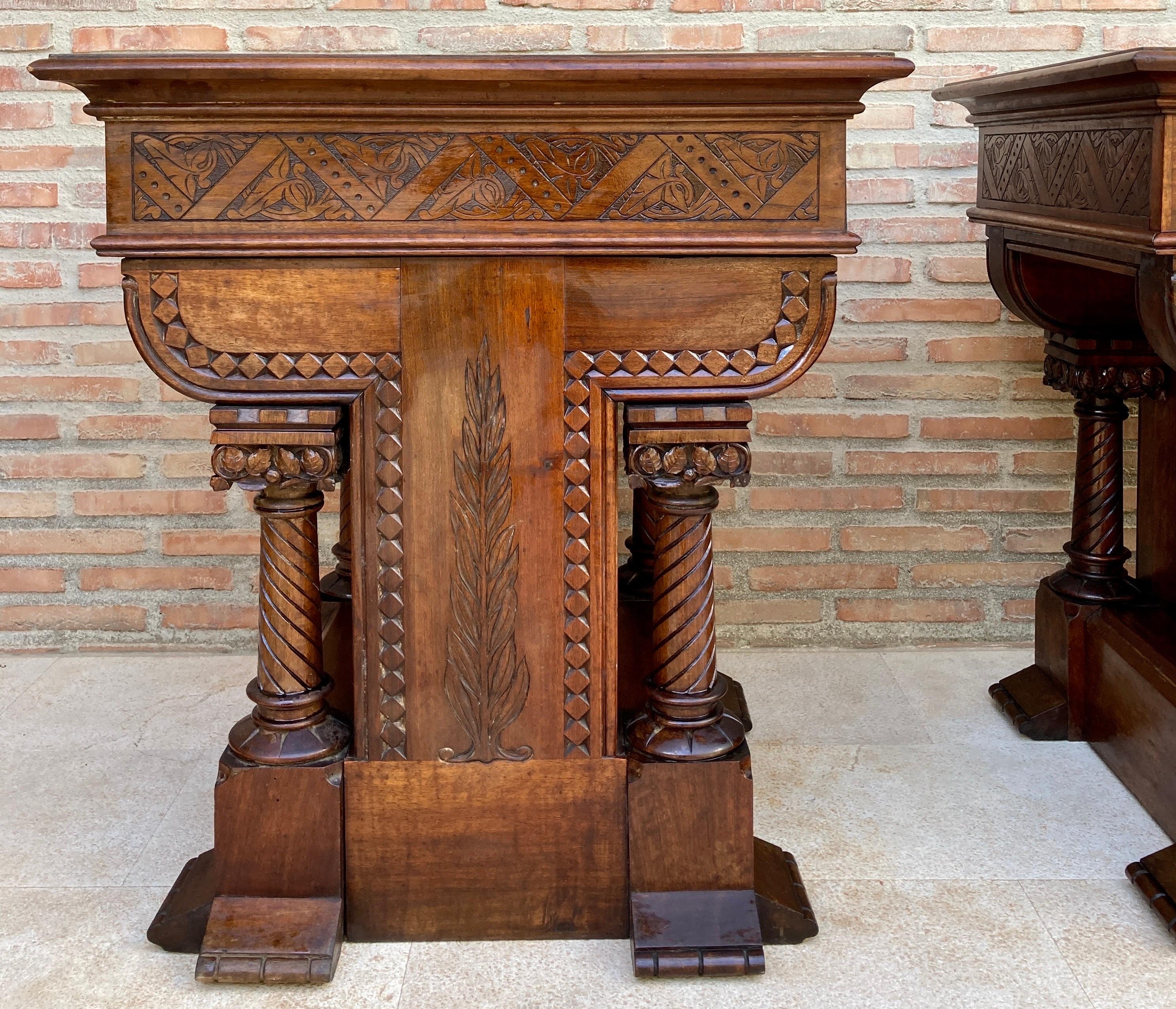 Fin du XIXe siècle Pair of Spanish Empire Revival Console Tables with Spiral Columns, 1890s en vente