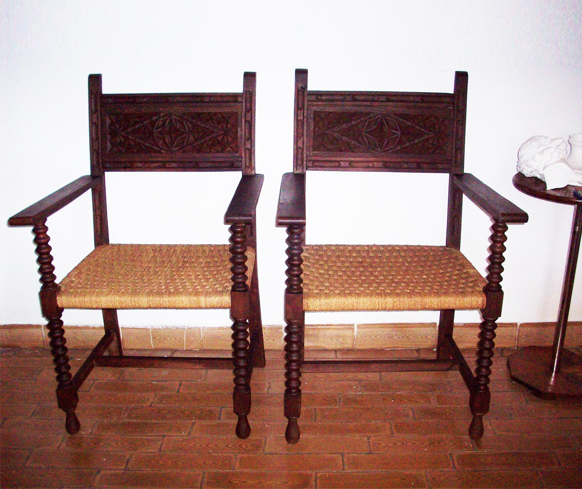 Pair of Spanish friar armchairs in turned oak wood and interwoven rope

Large size armchairs, throne type. They are friar armchairs , typical of the Spanish Renaissance, European in general.
19th Century
 Two pieces of simple workmanship, made of