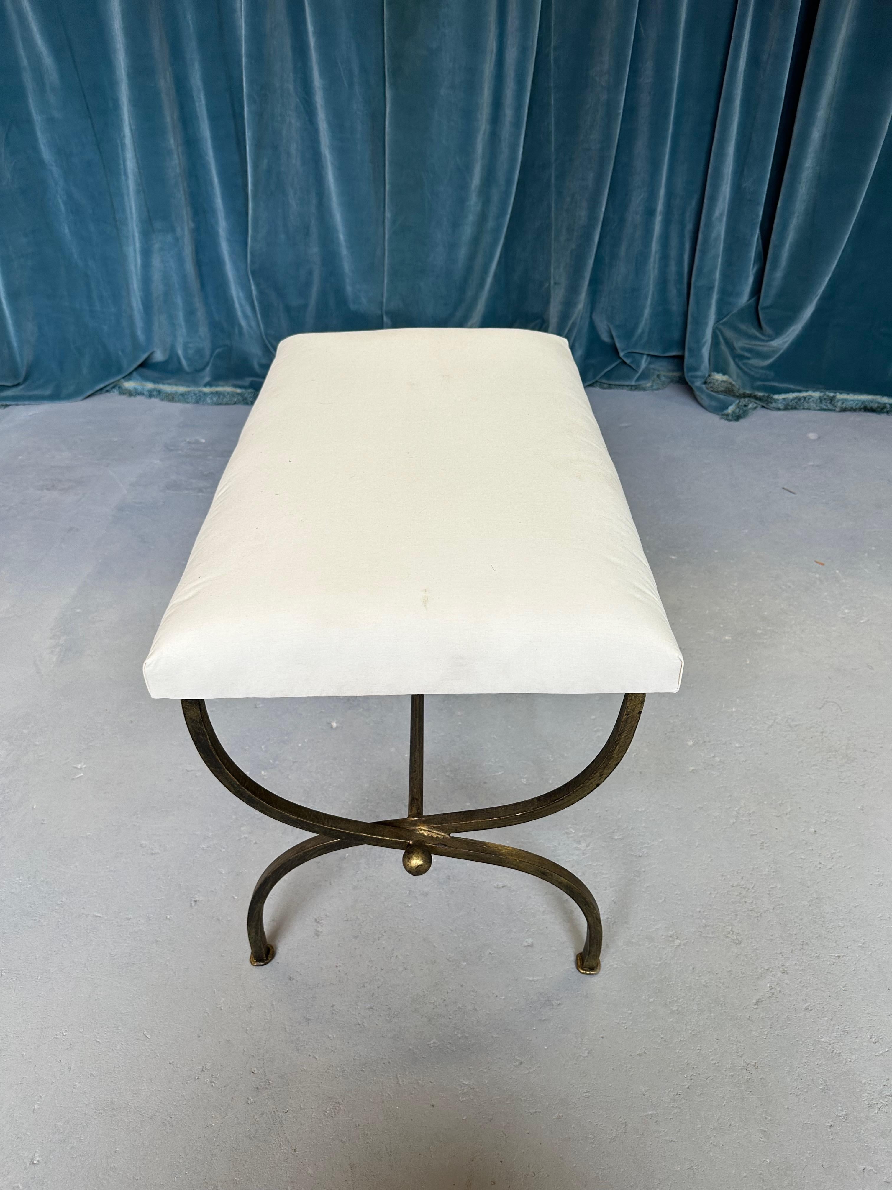Paire de bancs espagnols en fer doré et mousseline en vente 4