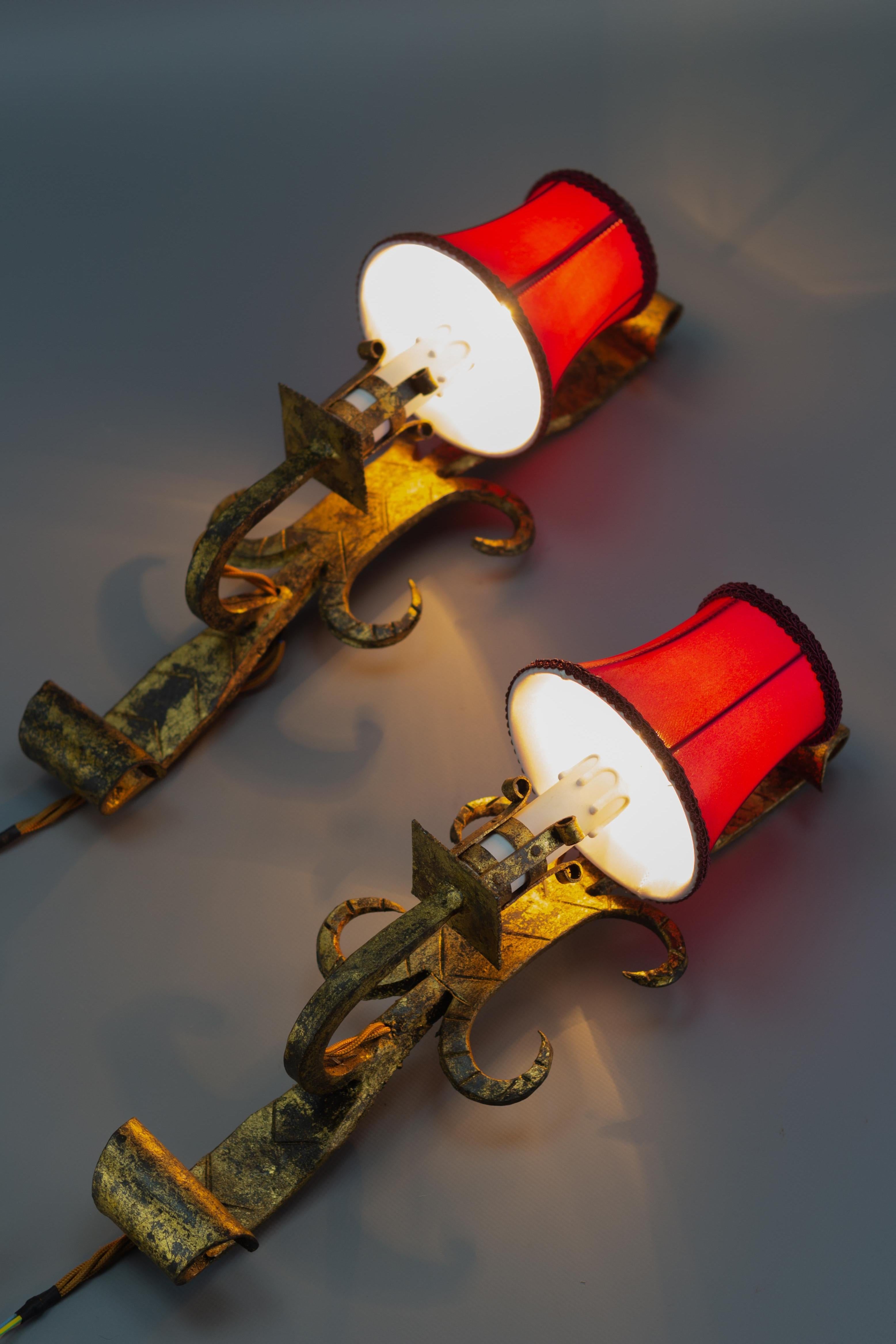 Mid-20th Century Pair of Spanish Gilt Wrought Iron Sconces For Sale