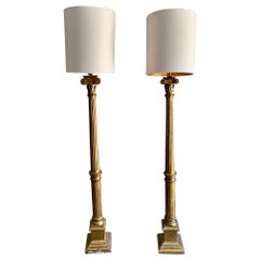 Pareja de lámparas de pie con columnas de madera dorada española
