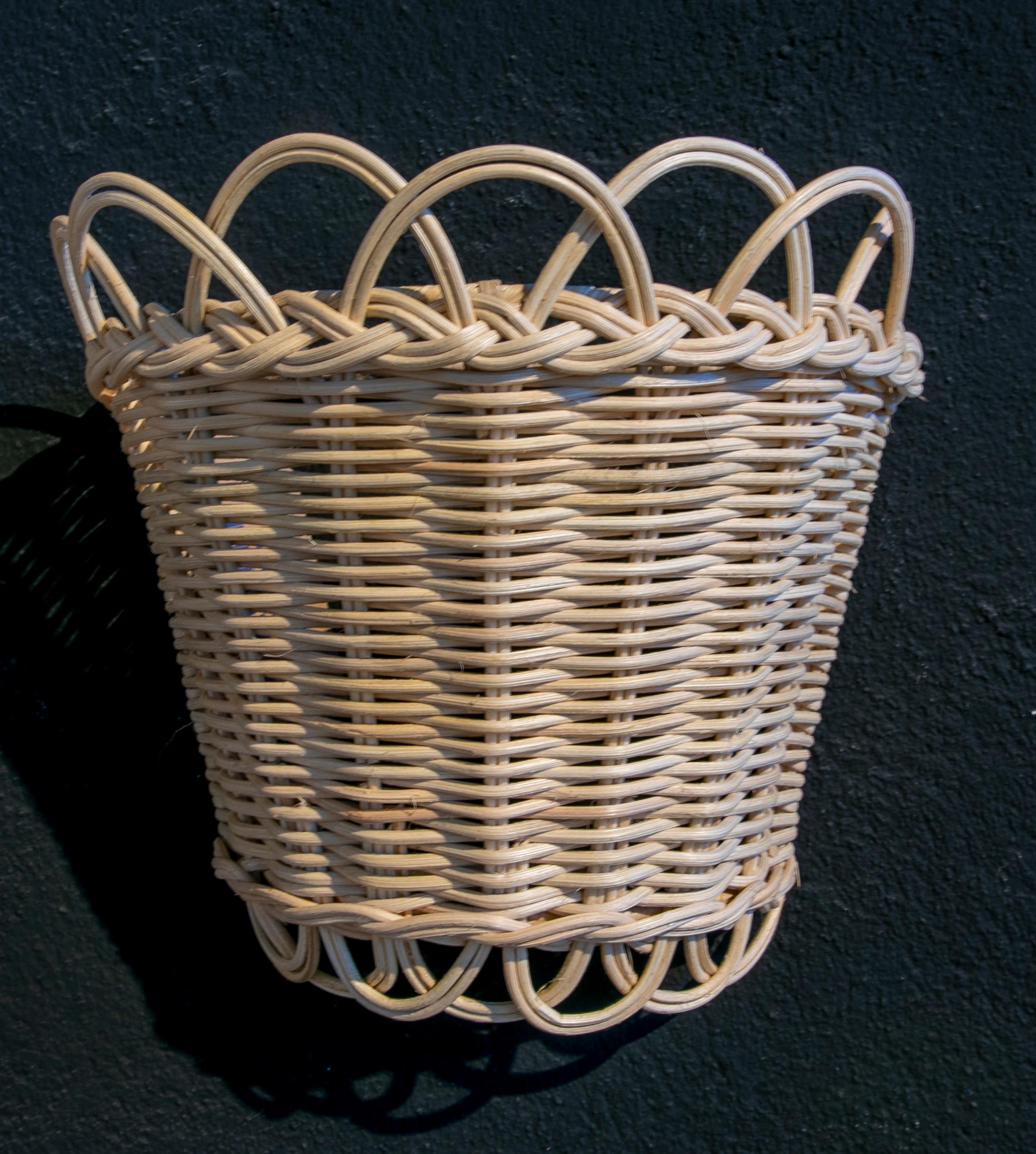 XXI secolo e contemporaneo Coppia di lampade da parete in vimini intrecciato fatte a mano in Spagna in vendita