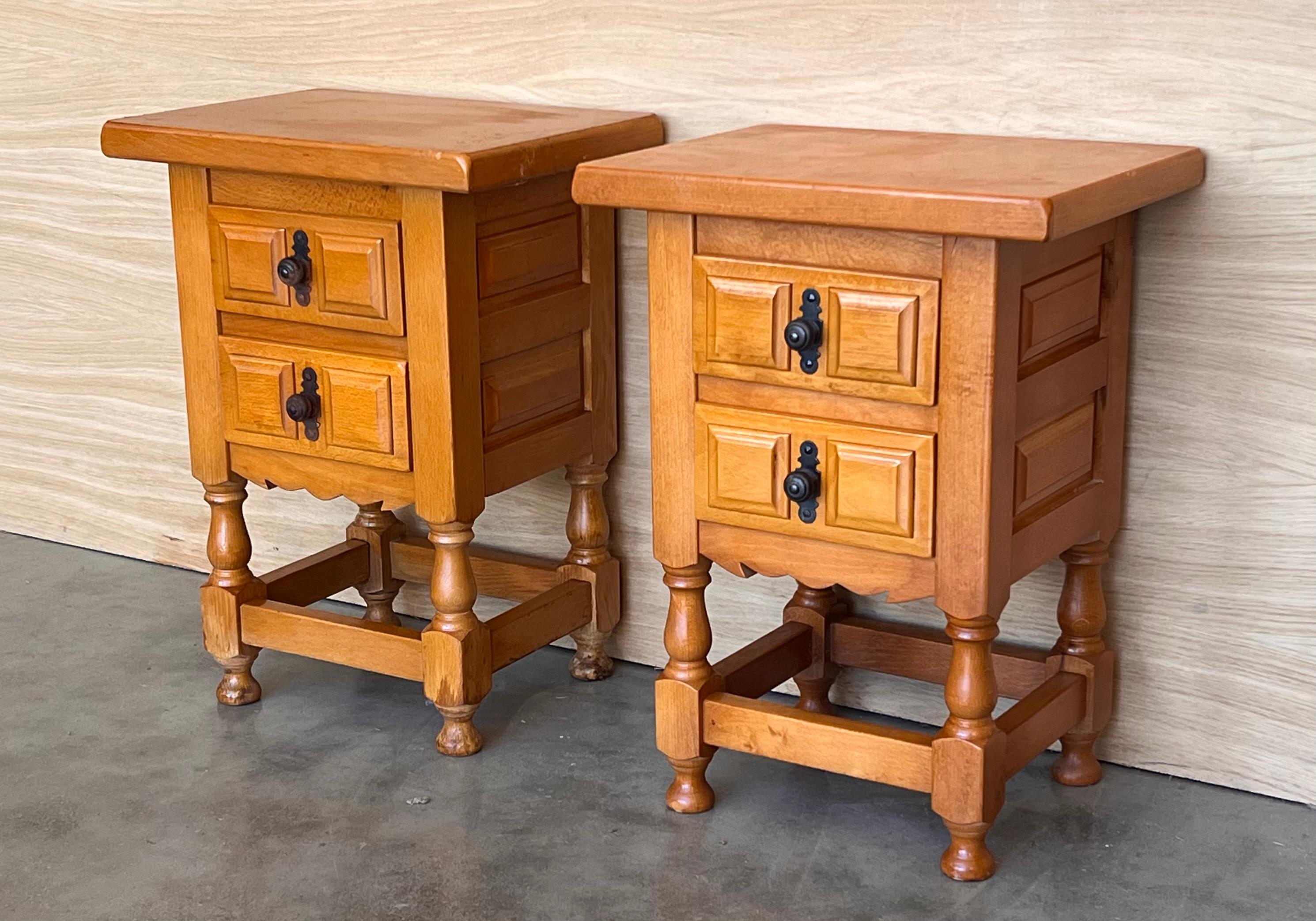 Pair of Spanish Honey Tone Narrow Nightstands with two drawers In Good Condition For Sale In Miami, FL