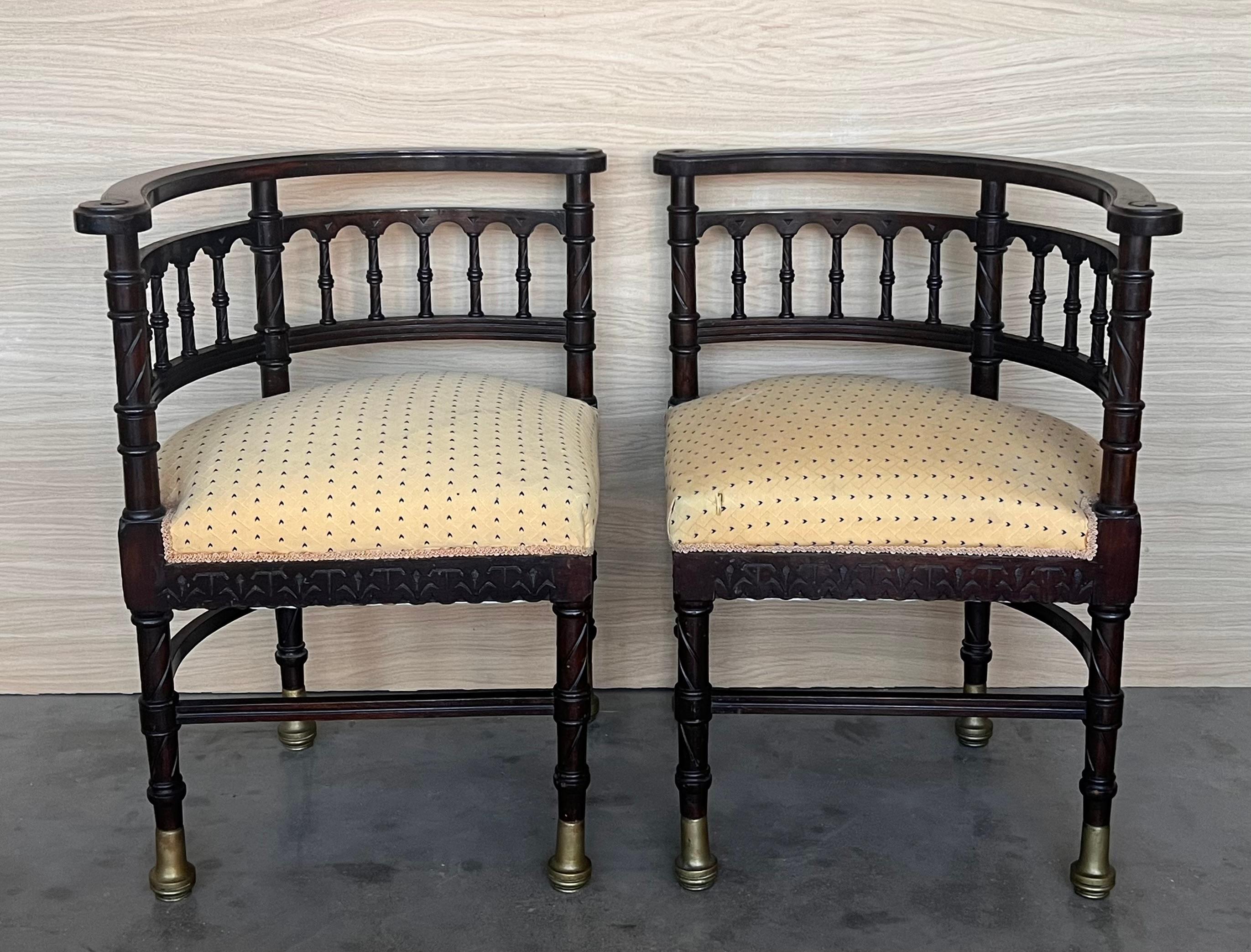 Pair of Spanish horseshoe walnut carved armchairs with corner form. Completely restored.