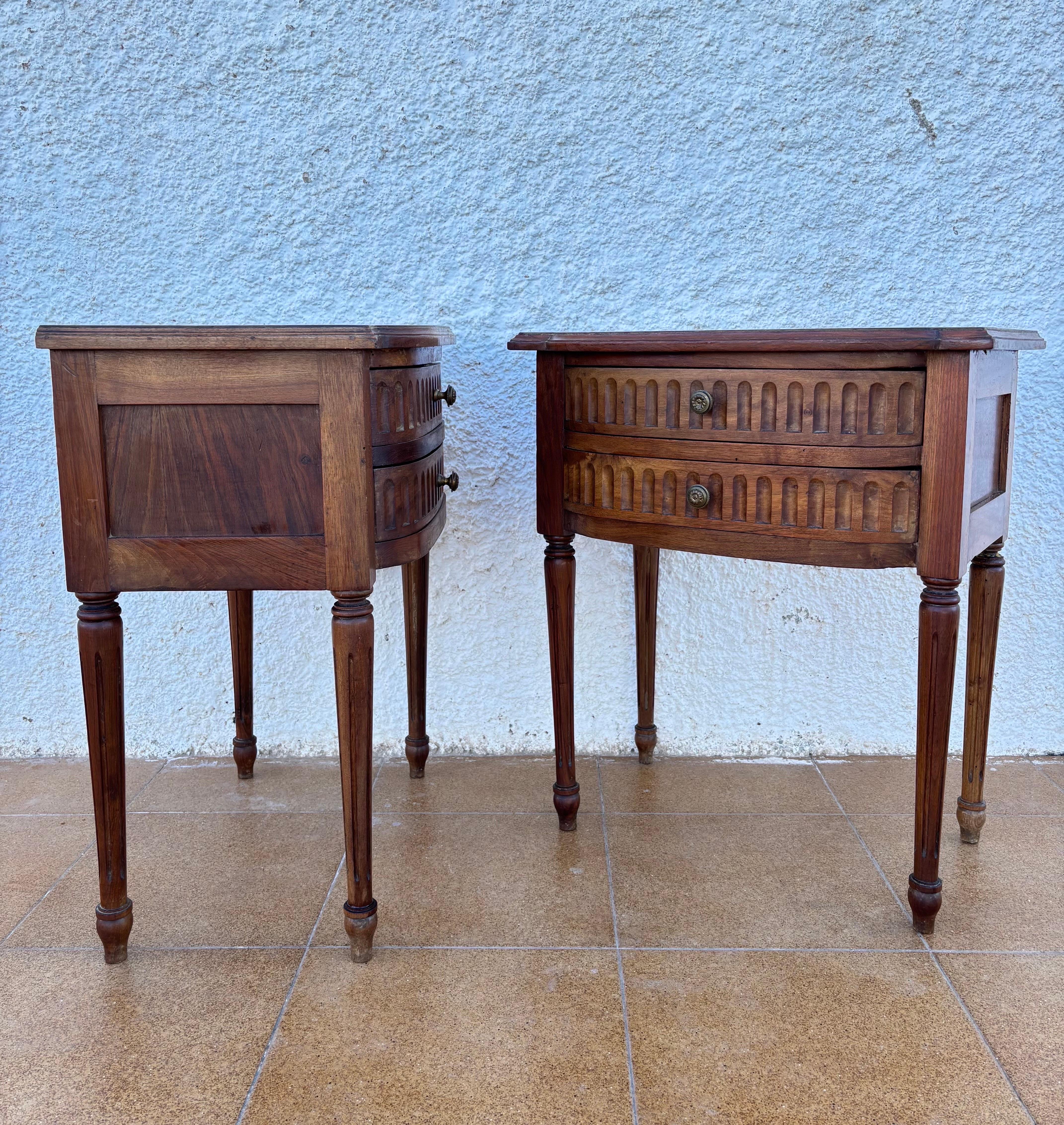 Pair of Spanish Louis XVI Revival Oak Nightstands, c. 1920–1940 Tallado a mano en venta