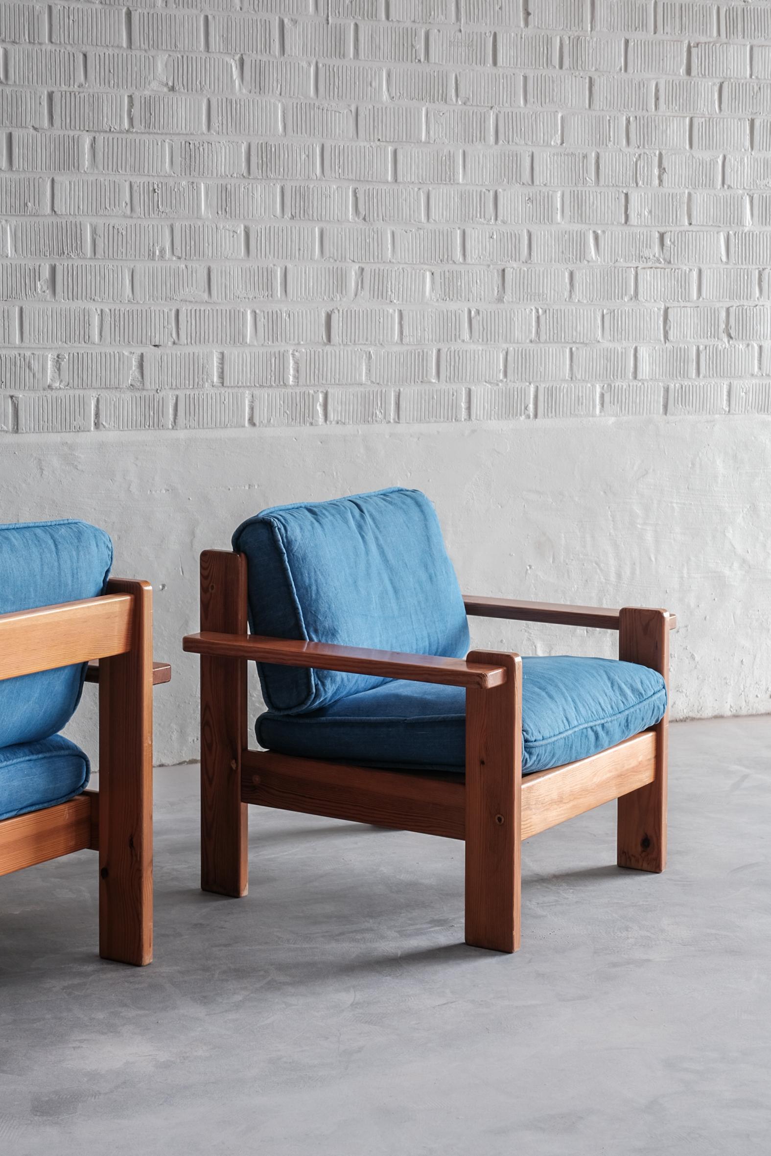 Pair of Spanish Lounge Chairs 3