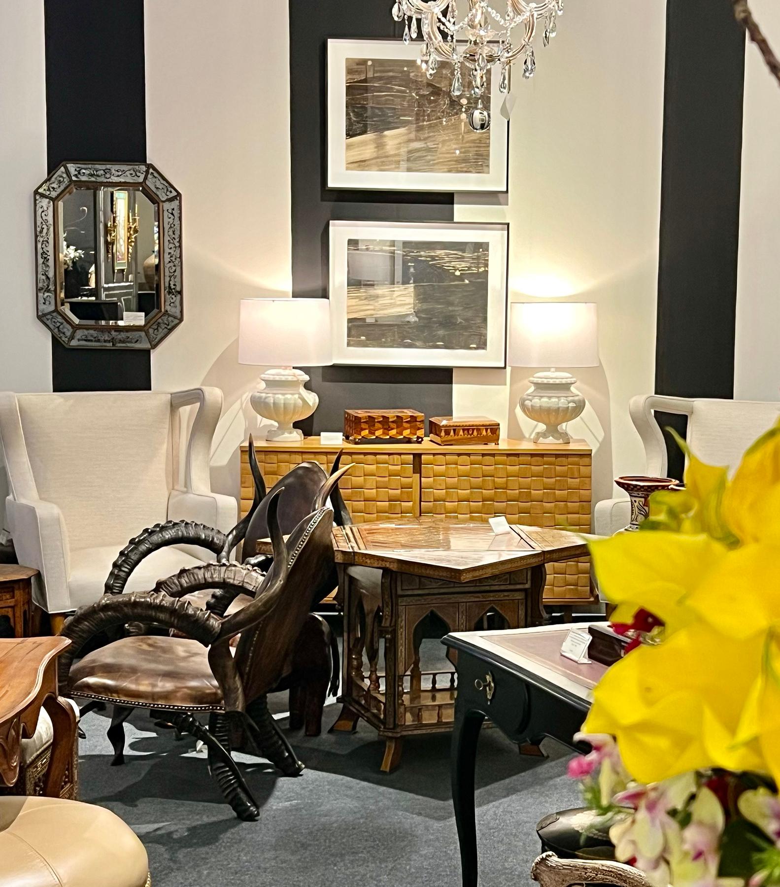 Poterie Paire d'urnes lobées vernies en céramique espagnole Manises transformées en lampes en vente