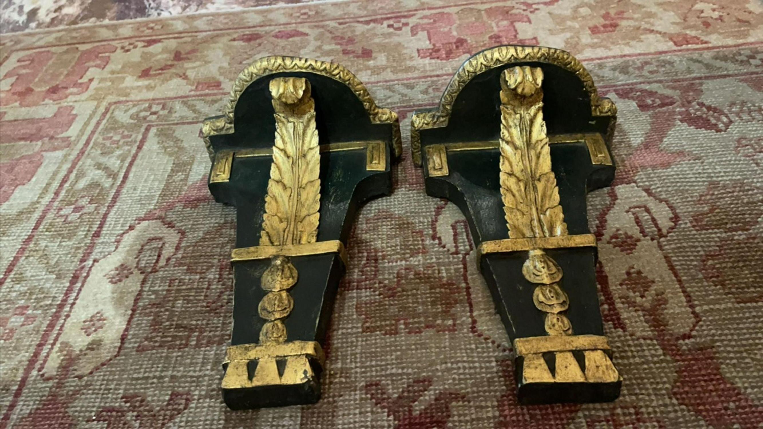 Pair of Spanish Neoclassical Carved Gilded and Ebonized Wooden Wall Bracket 8