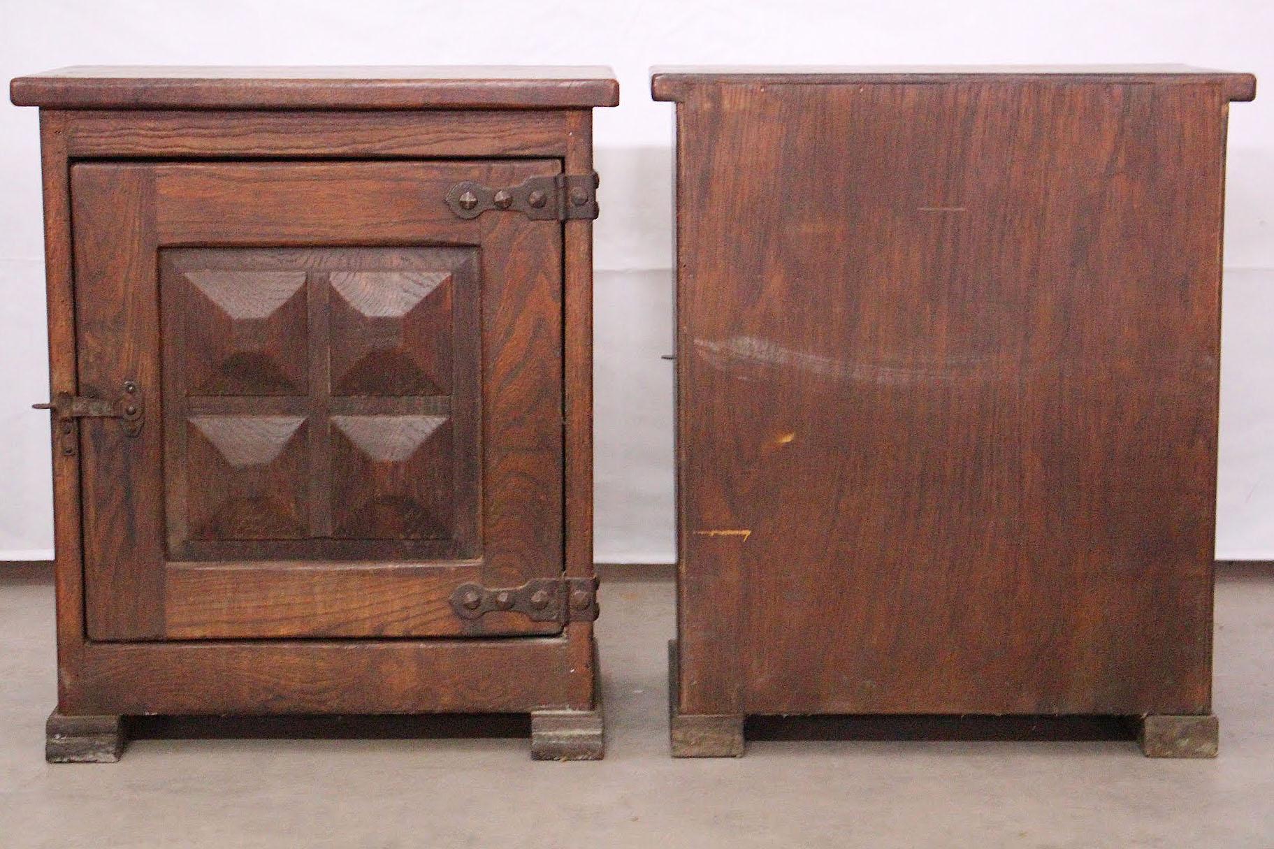 Pair of Spanish Nightstands Side Cabinets Bedside Tables Chestnut Midcentury In Good Condition In Labrit, Landes