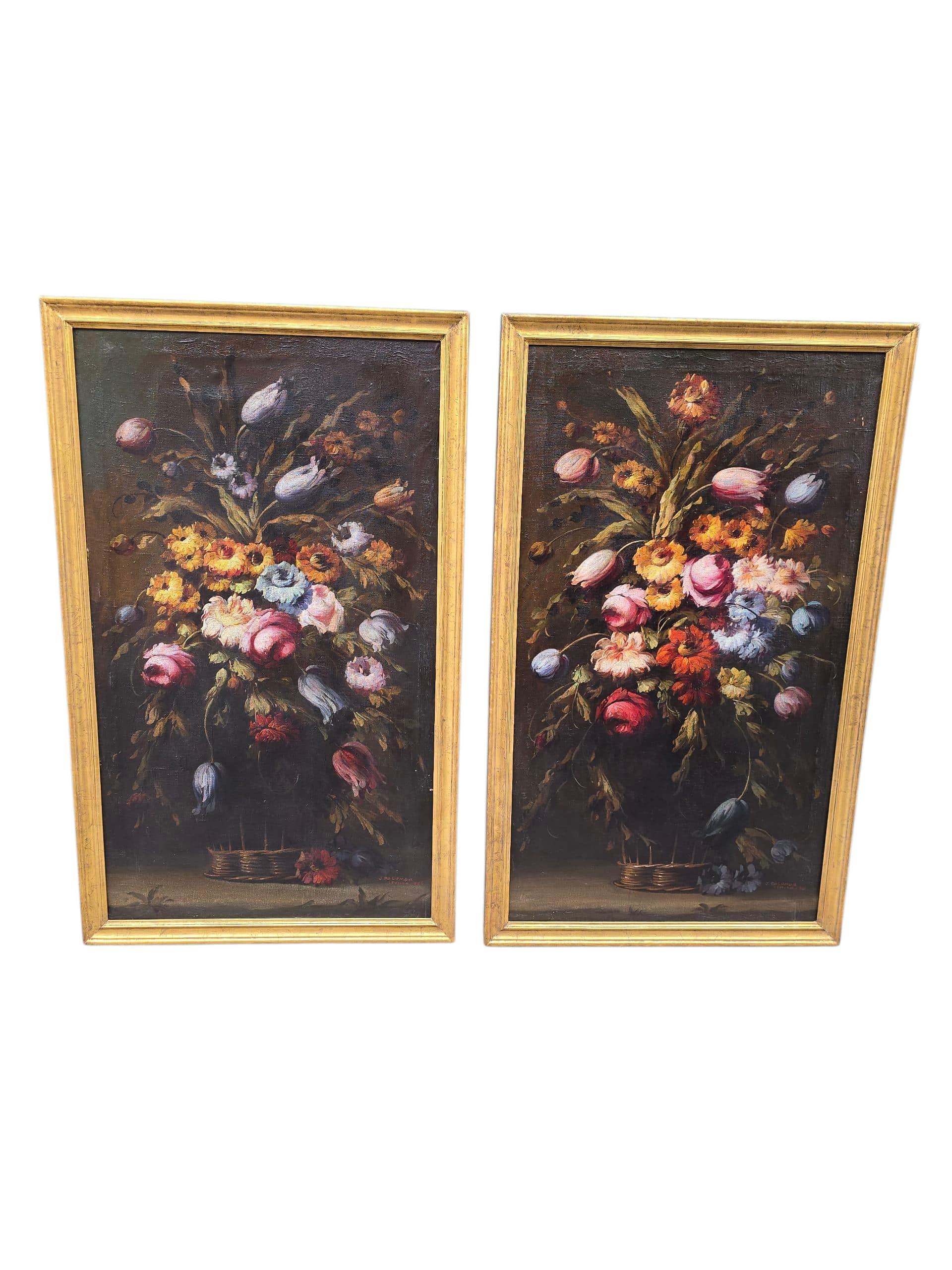 Zwei dekorative Gemälde in Öl auf Leinwand, die Blumensträuße darstellen, signiert vom Künstler J. Palomar und datiert 1964, Sevilla.
Diese Werke aus der Mitte des Jahrhunderts zeichnen sich durch eine leuchtende Farbpalette und eine ausdrucksstarke