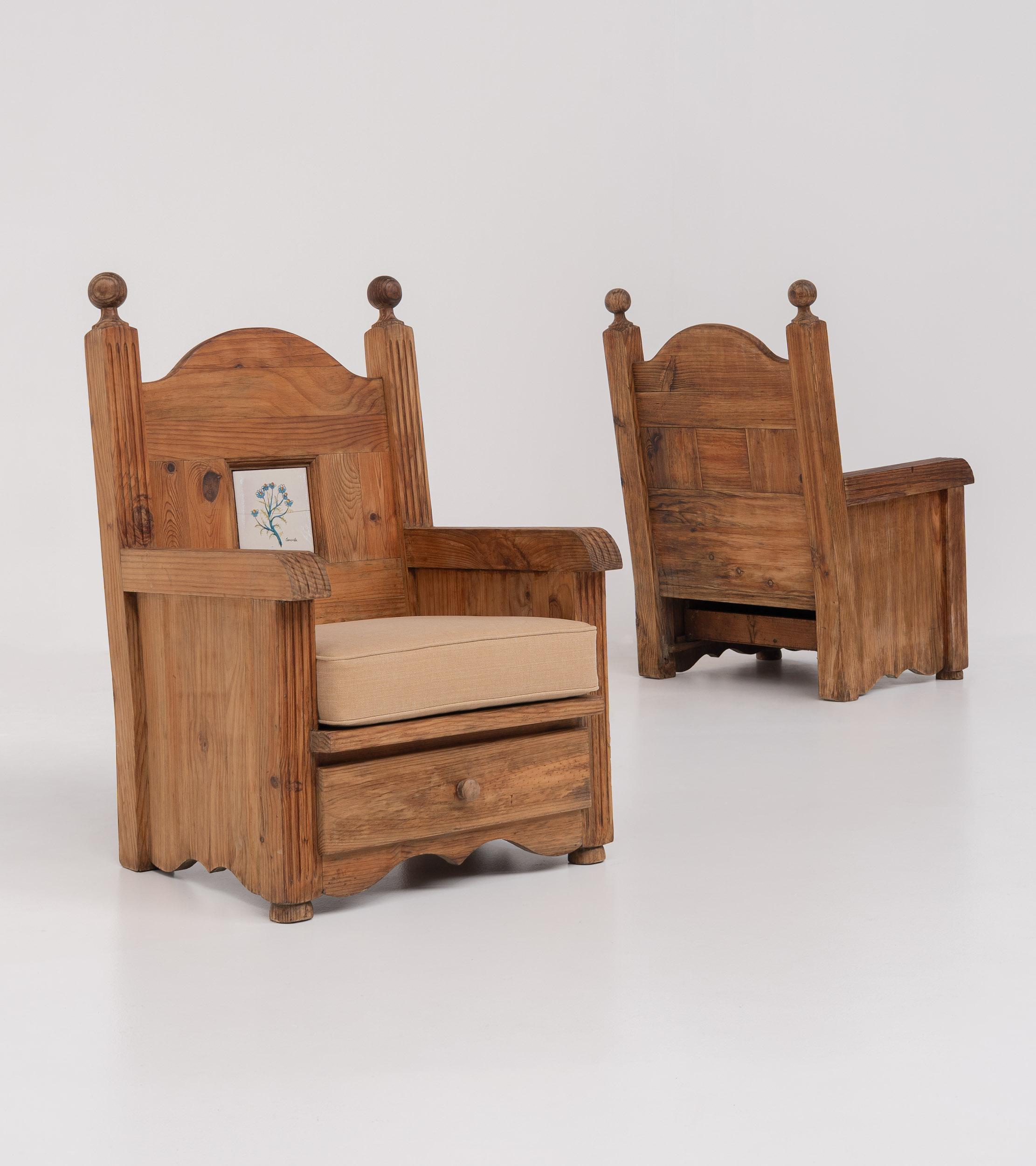 Paar Chalet Chic Stühle aus spanischer Kiefer, 1960er Jahre (Art déco) im Angebot