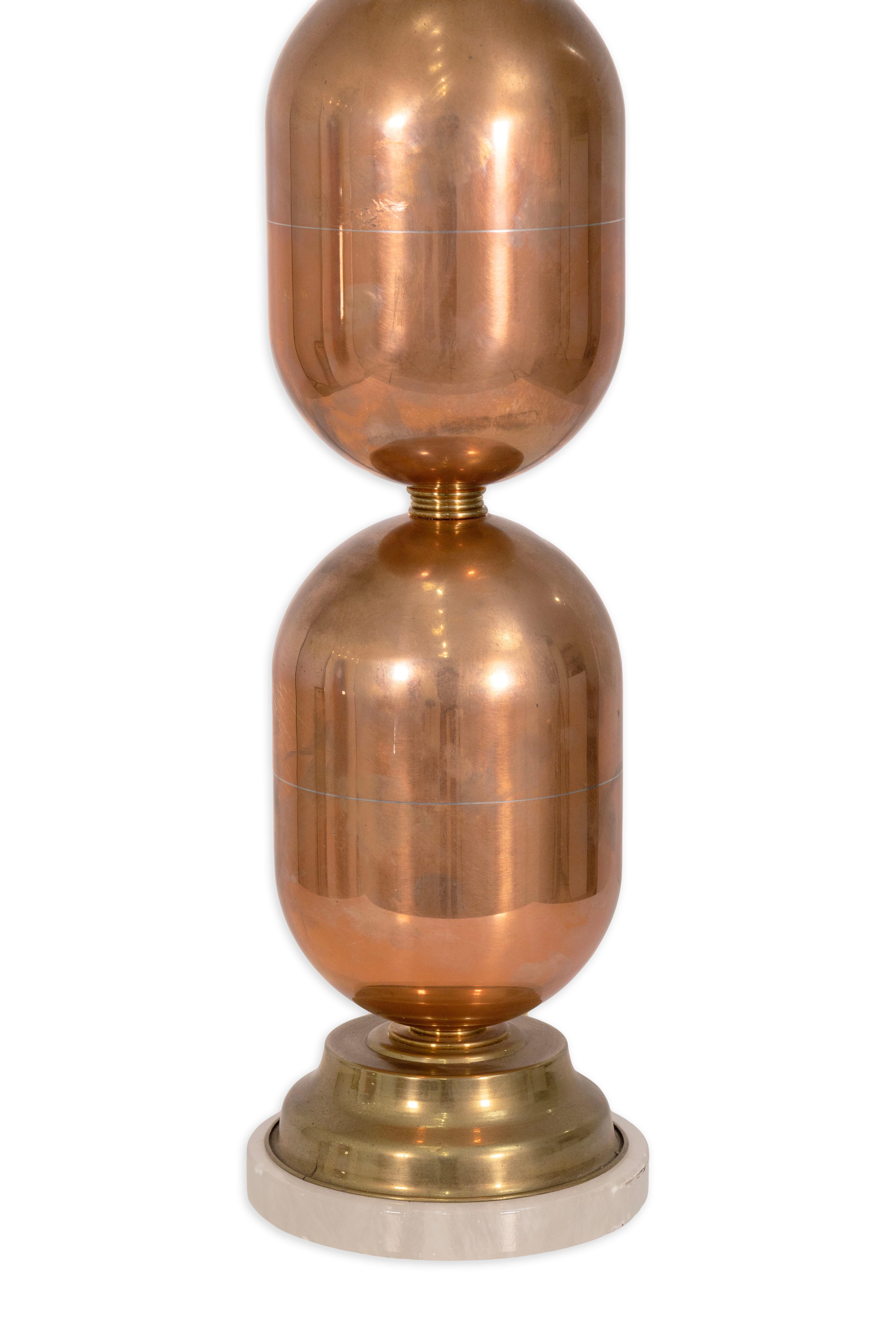 Spagnolo Coppia di lampade da tavolo spagnole in rame lucido con base in pietra in vendita