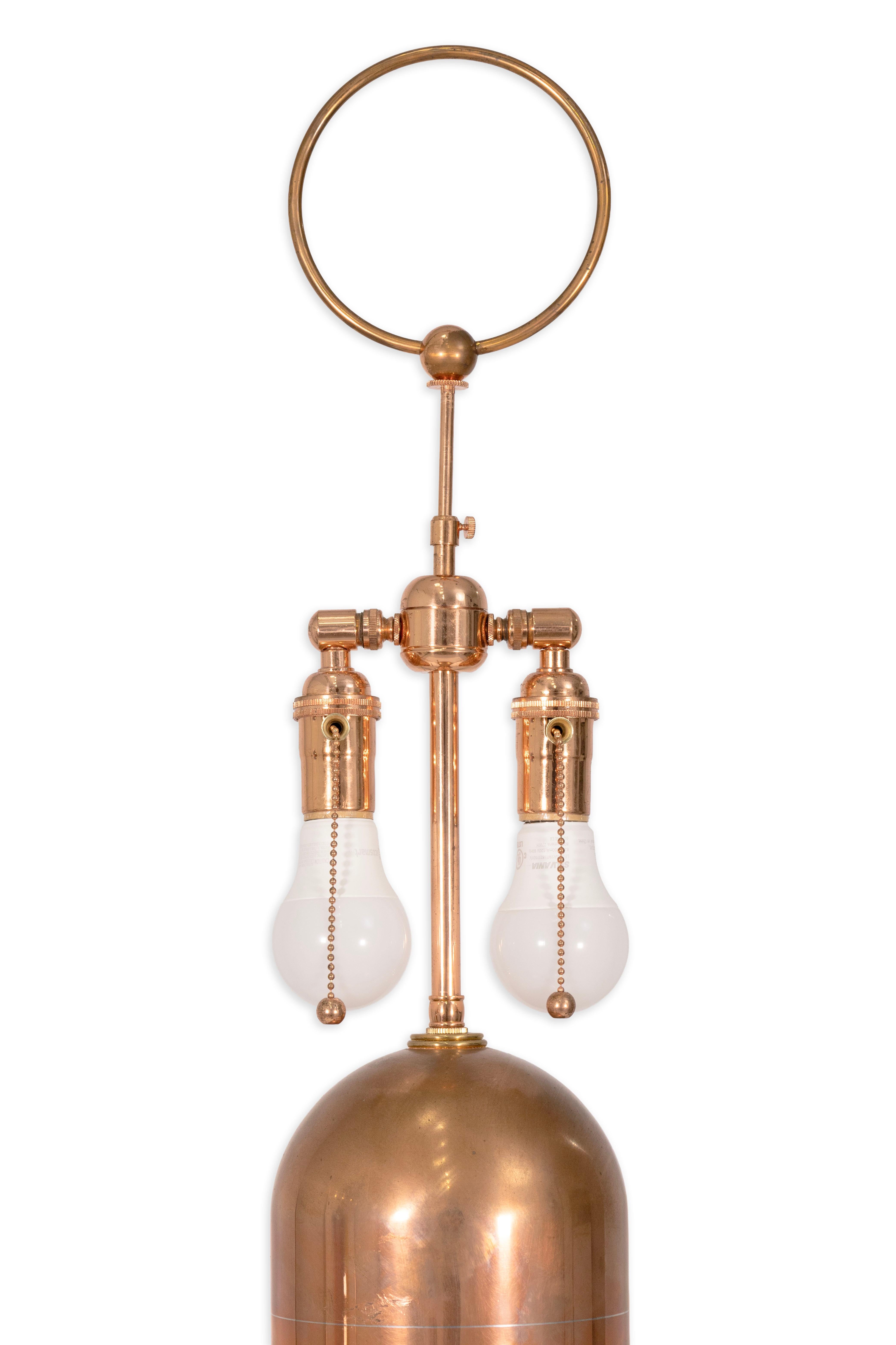 Coppia di lampade da tavolo spagnole in rame lucido con base in pietra In condizioni buone in vendita a Keego Harbor, MI