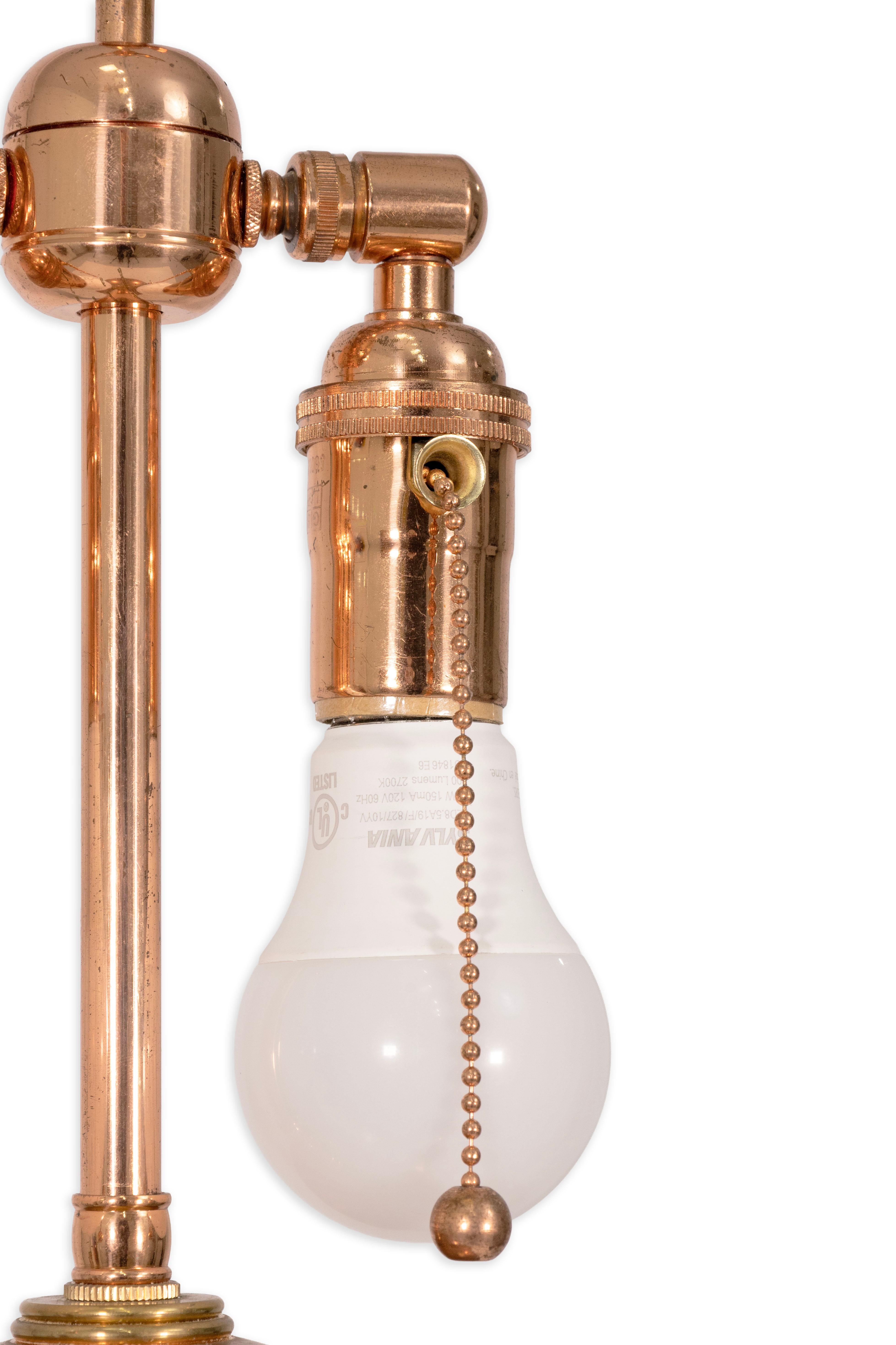 XX secolo Coppia di lampade da tavolo spagnole in rame lucido con base in pietra in vendita