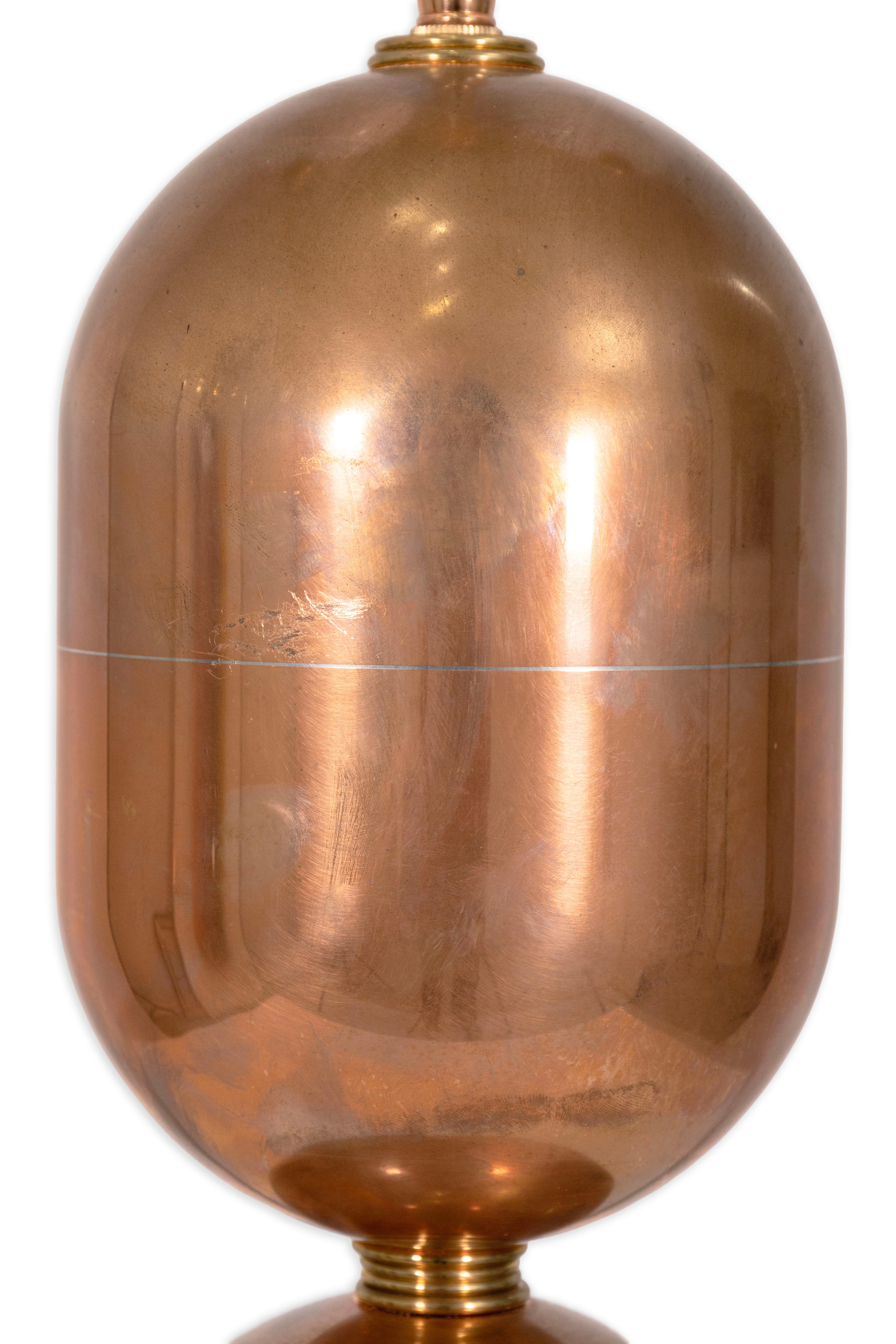 Rame Coppia di lampade da tavolo spagnole in rame lucido con base in pietra in vendita