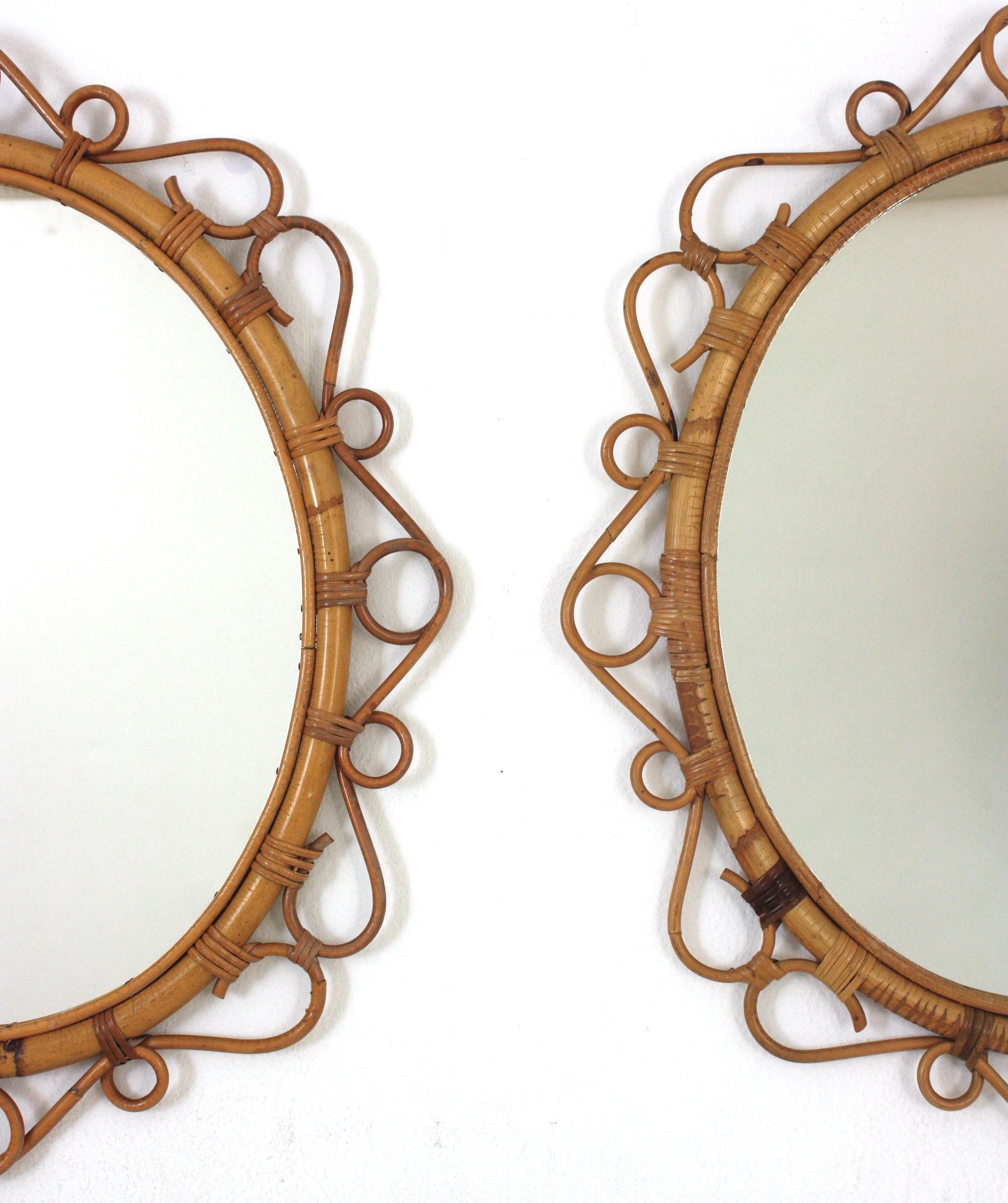 Fait main Paire de miroirs ovales espagnols en rotin et bambou, années 1960 en vente