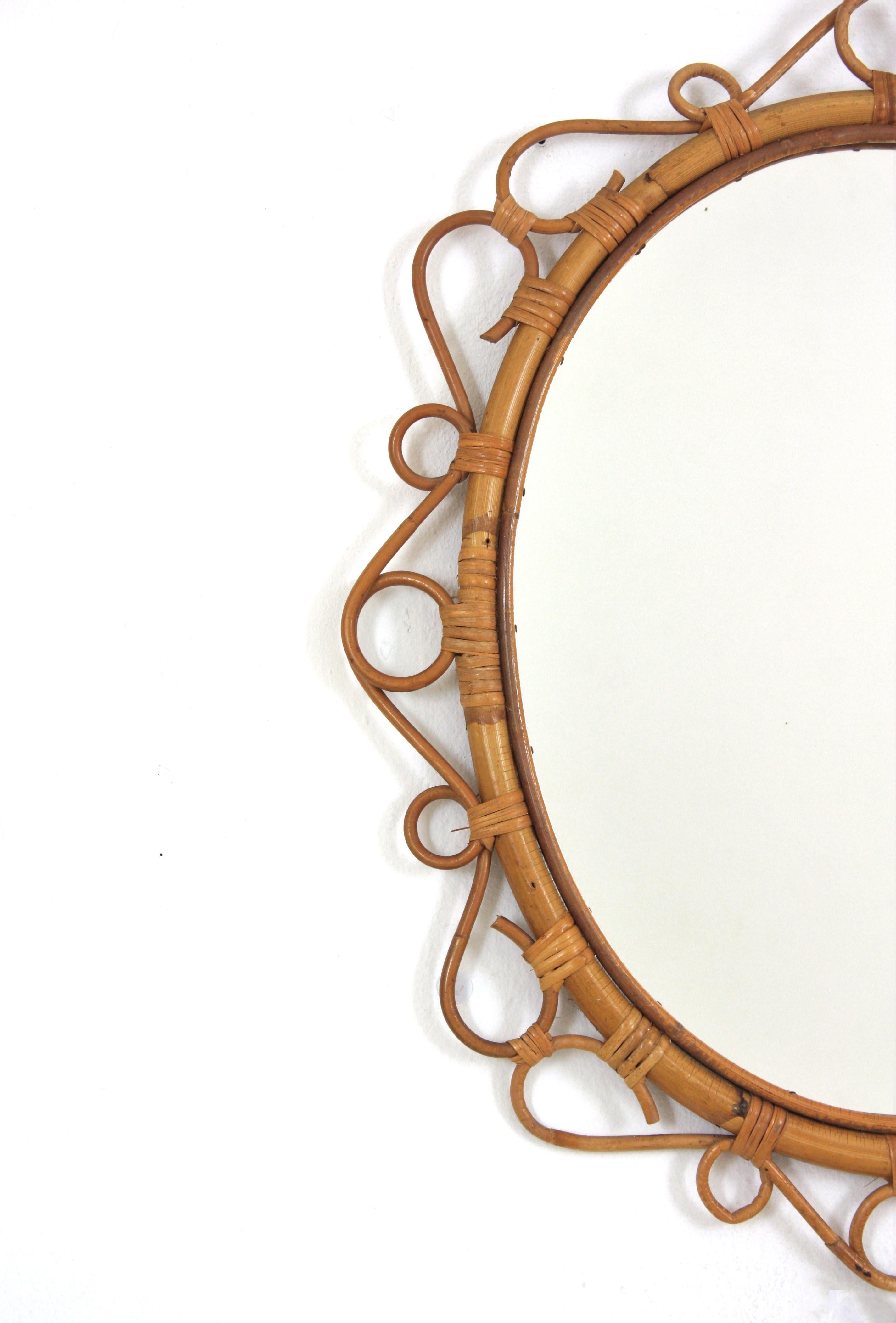 Fait main Paire de miroirs ovales espagnols en rotin et bambou, années 1960 en vente