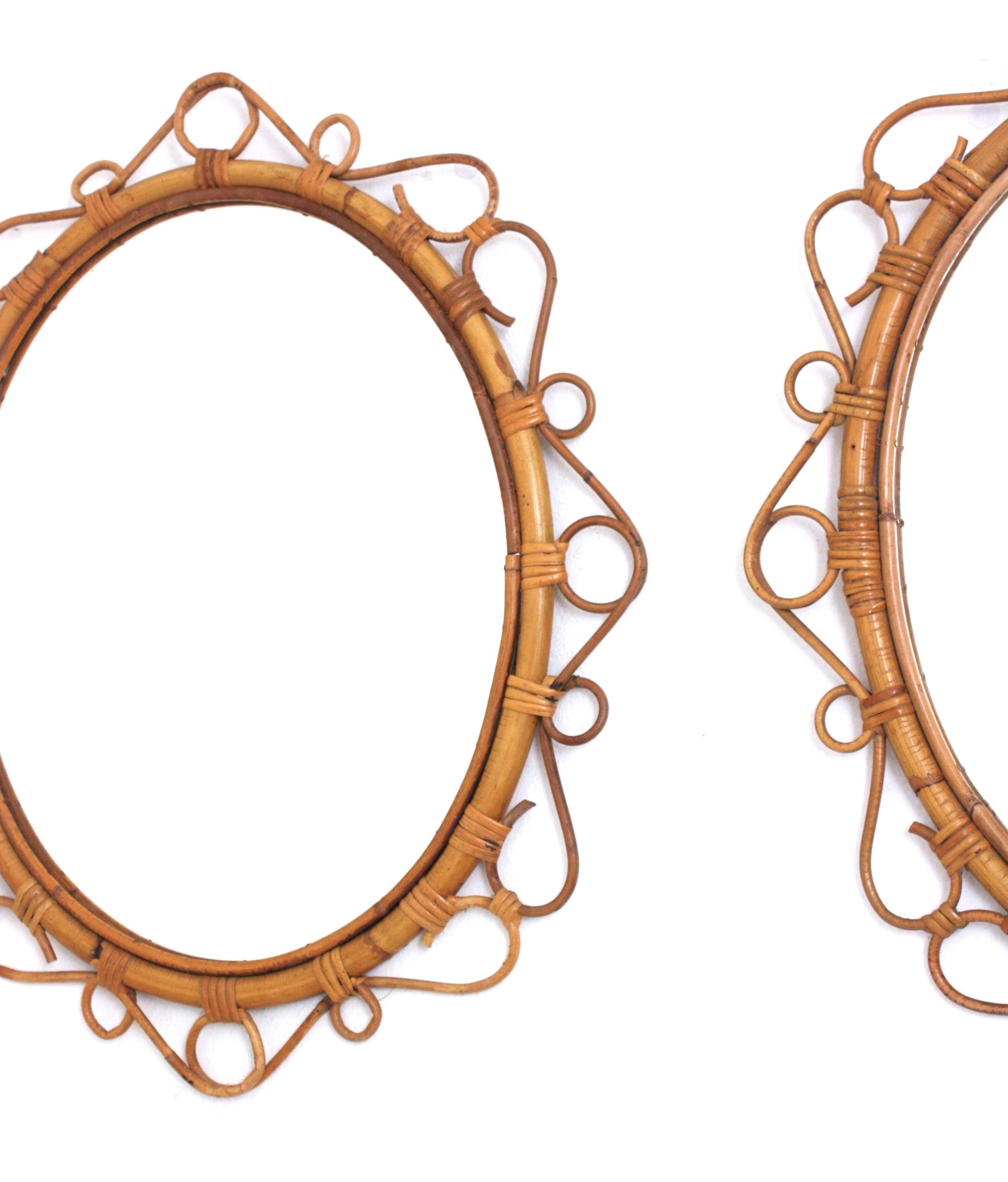 Bambou Paire de miroirs ovales espagnols en rotin et bambou, années 1960 en vente