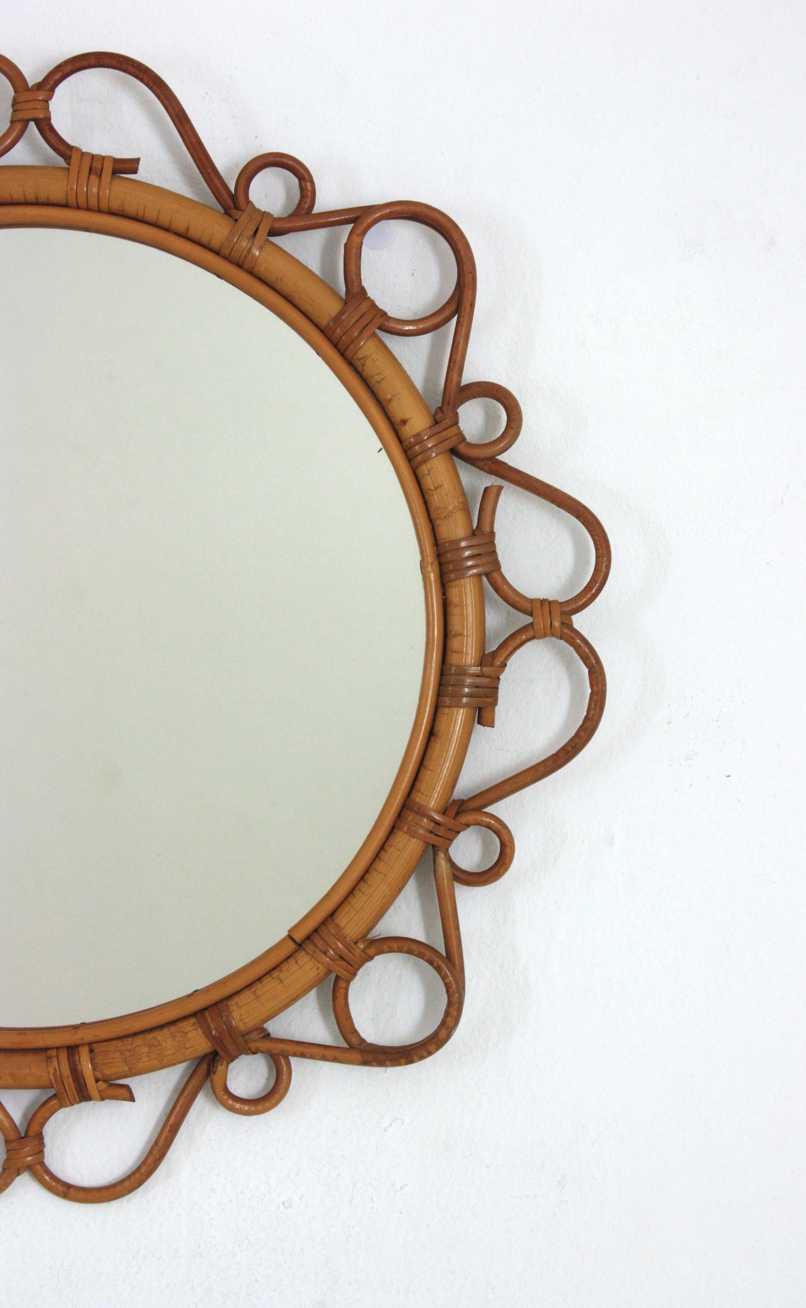 Coppia di specchi rotondi in rattan spagnolo e bambù, anni '60 in vendita 2