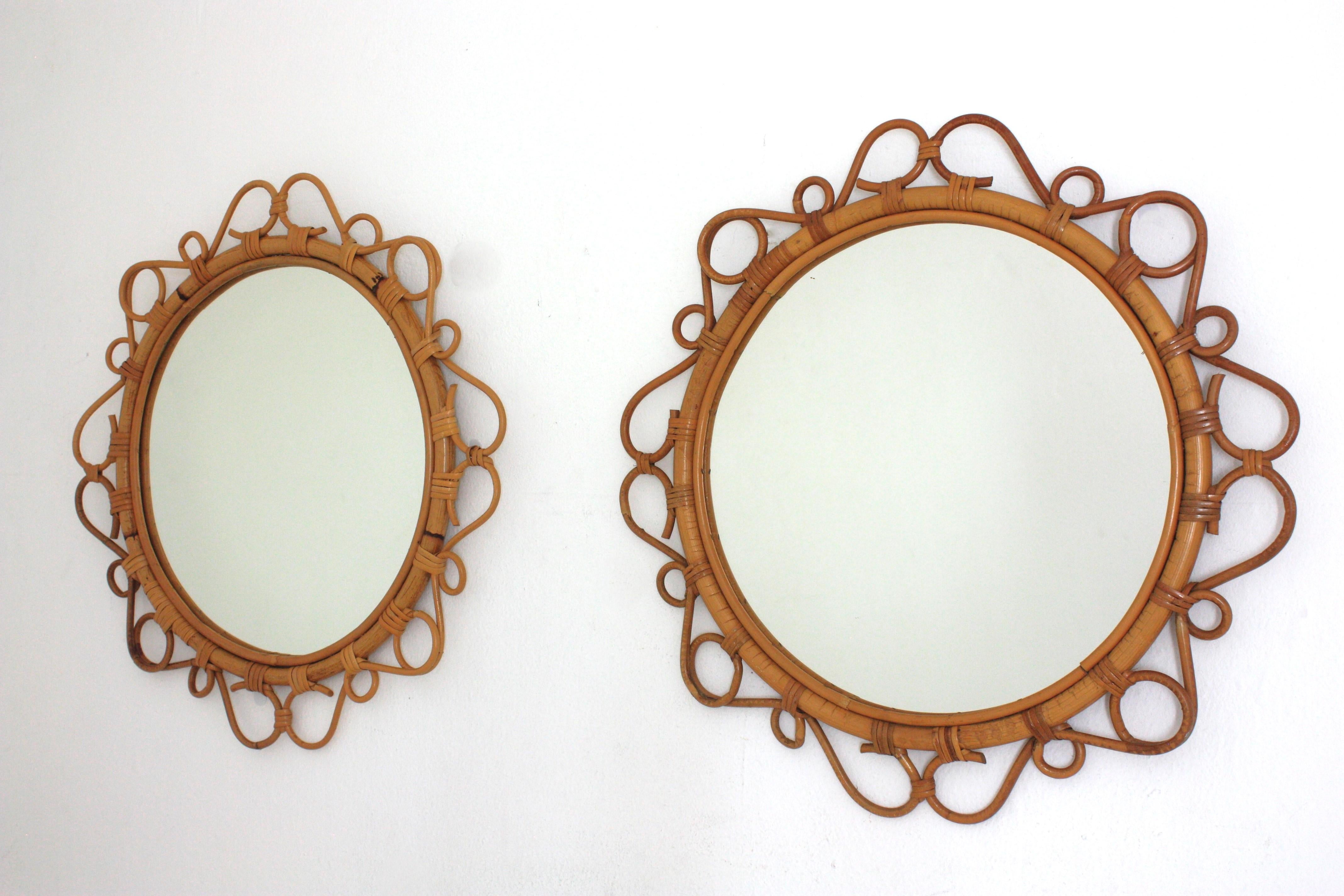 Coppia di specchi rotondi in rattan spagnolo e bambù, anni '60 in vendita 4