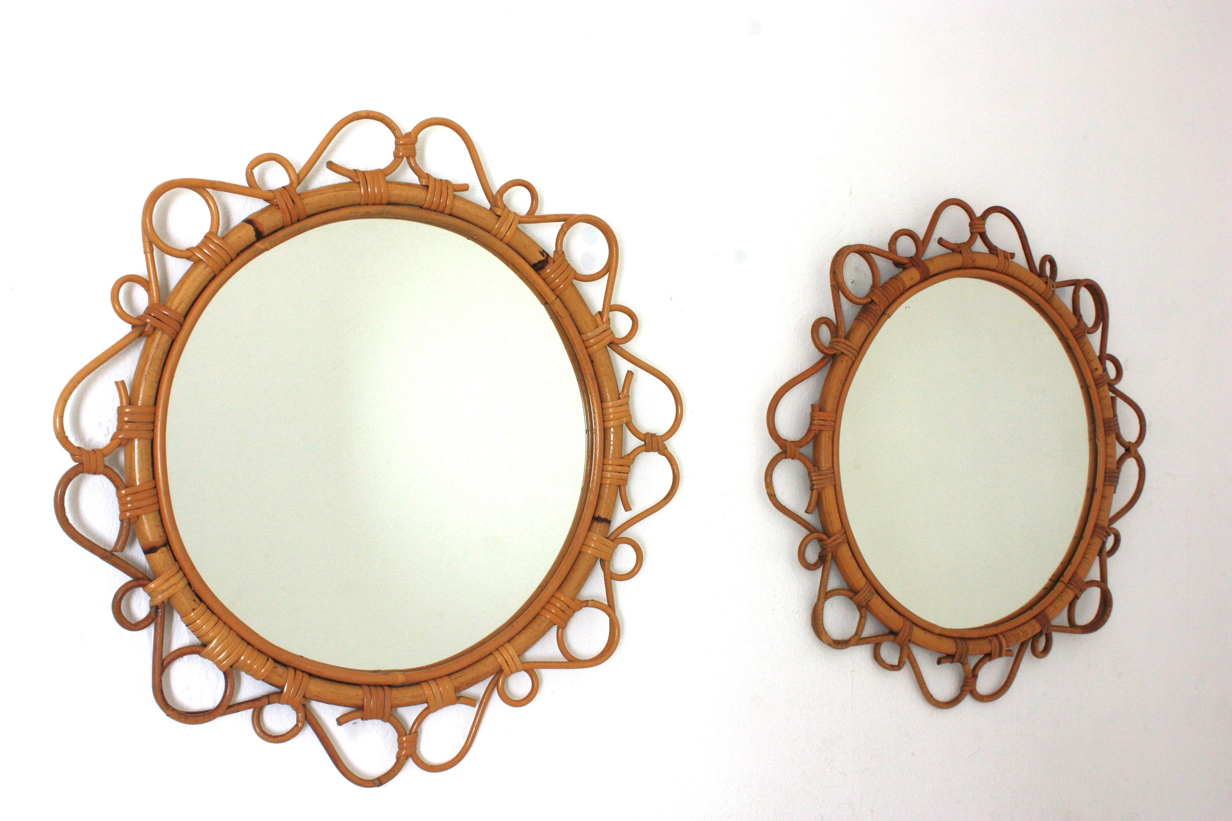Mid-Century moderno Coppia di specchi rotondi in rattan spagnolo e bambù, anni '60 in vendita