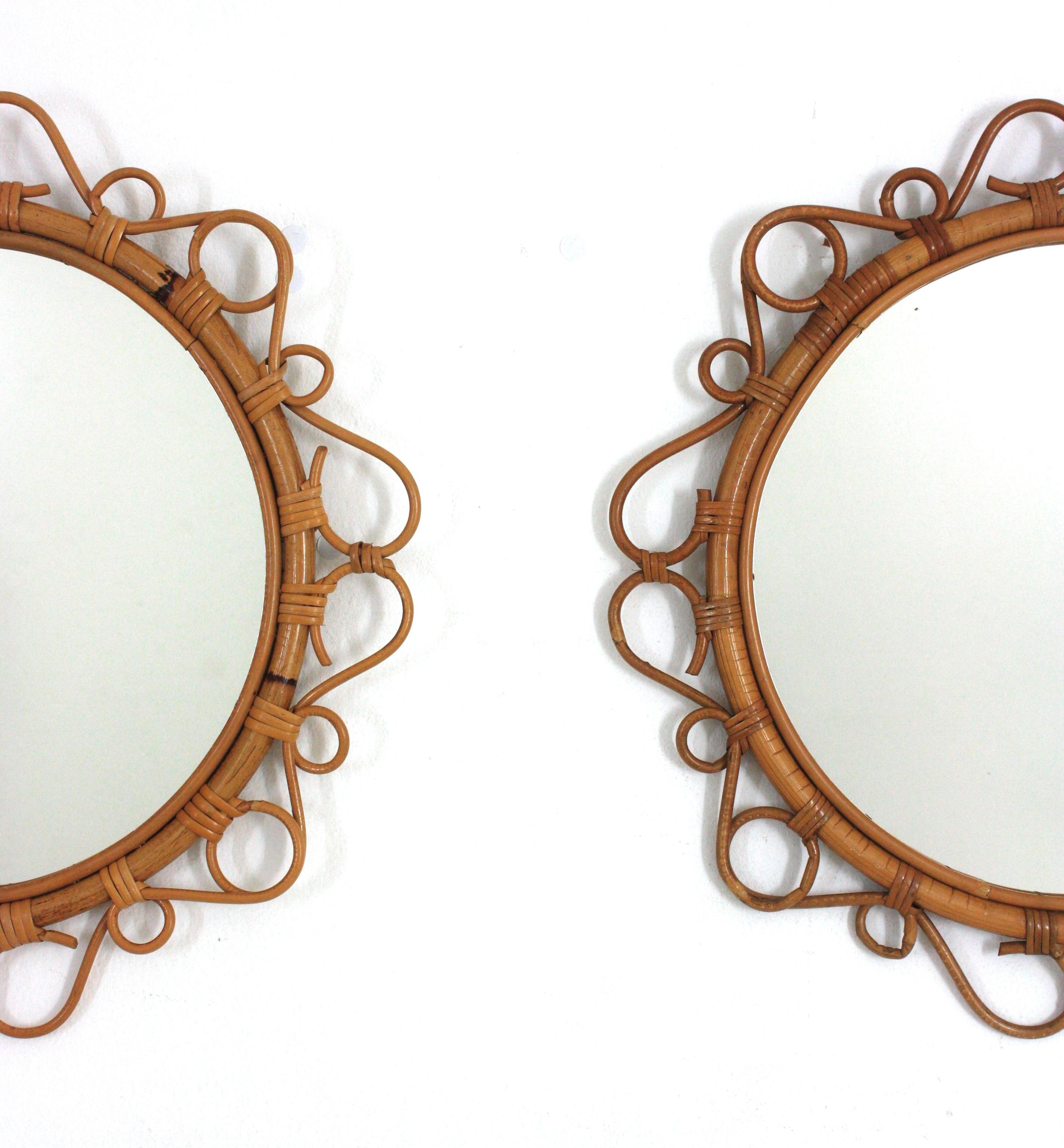 XX secolo Coppia di specchi rotondi in rattan spagnolo e bambù, anni '60 in vendita