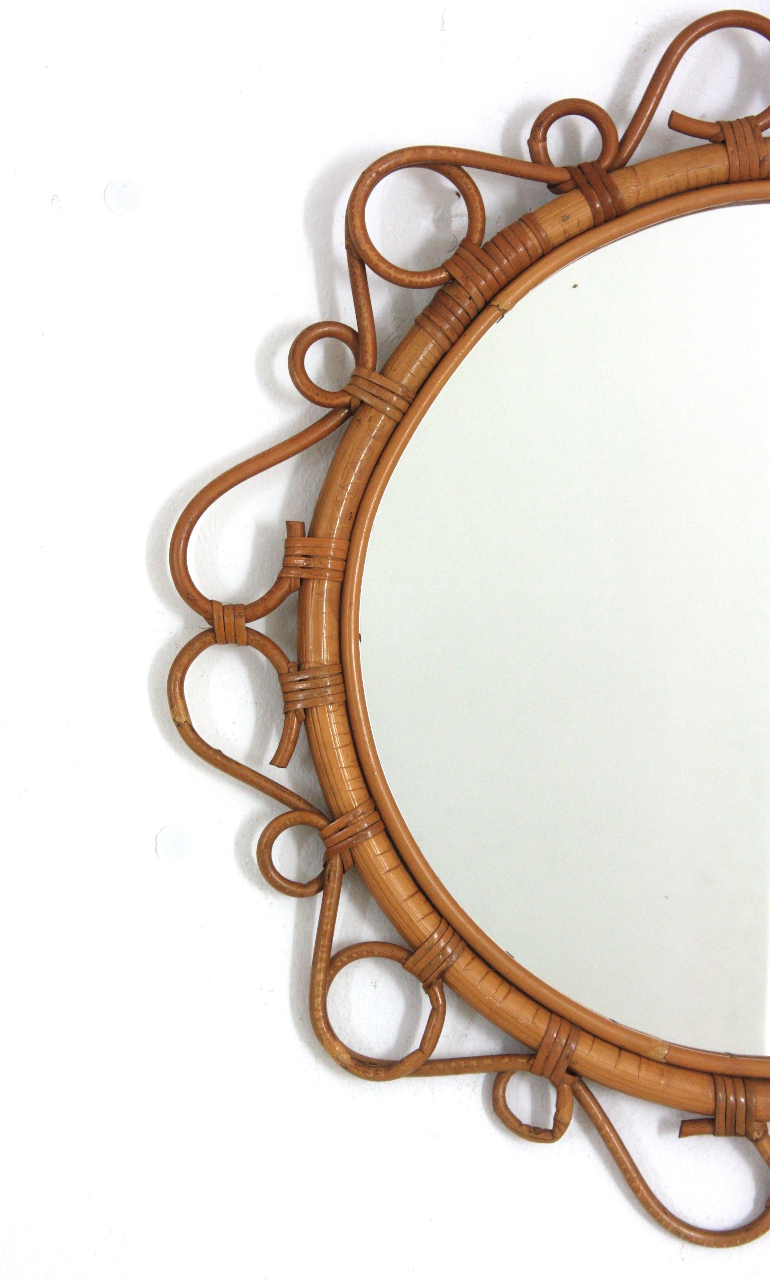 Coppia di specchi rotondi in rattan spagnolo e bambù, anni '60 in vendita 1