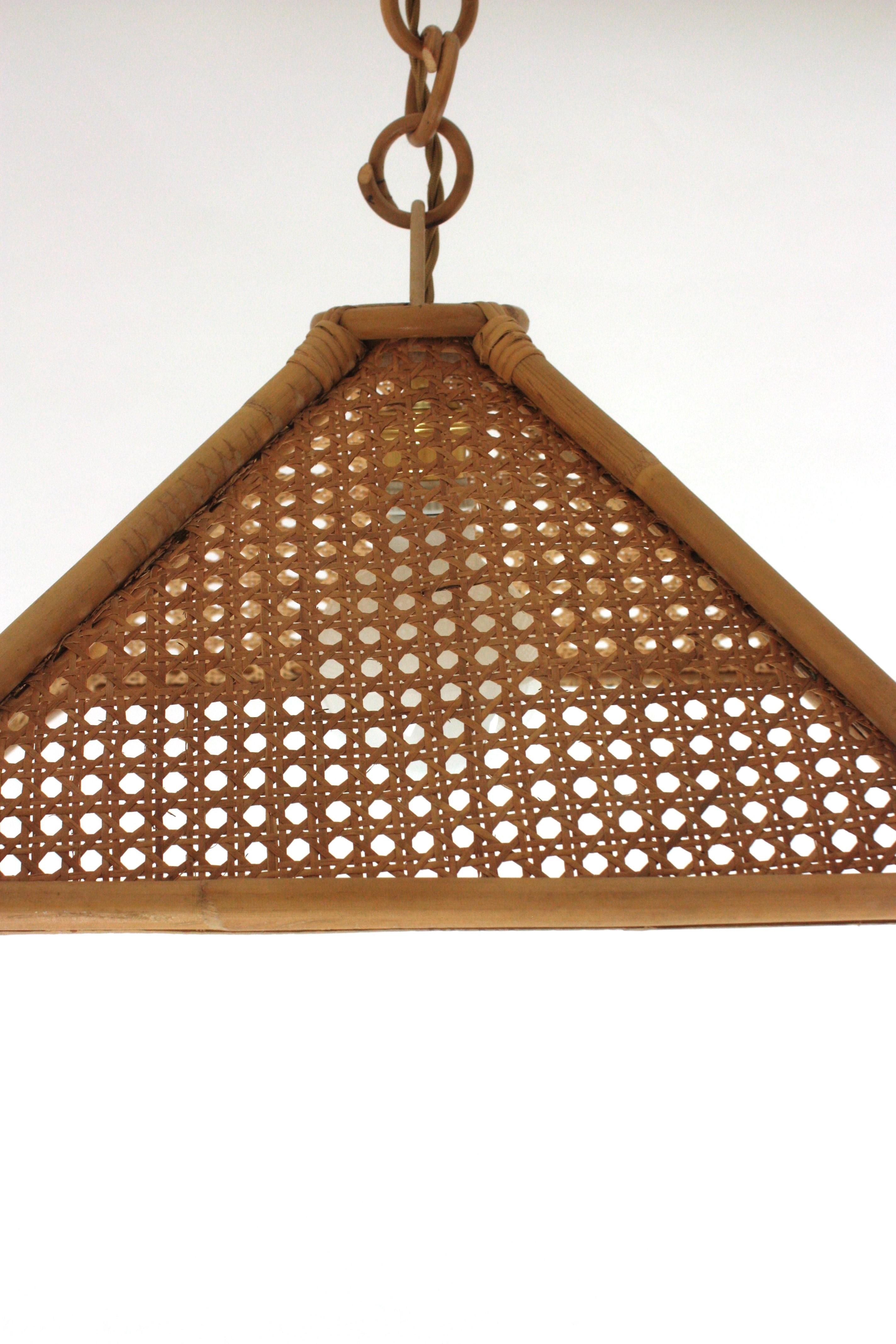 Coppia di pendenti trapezoidali in rattan spagnolo e filo di vimini in vendita 4