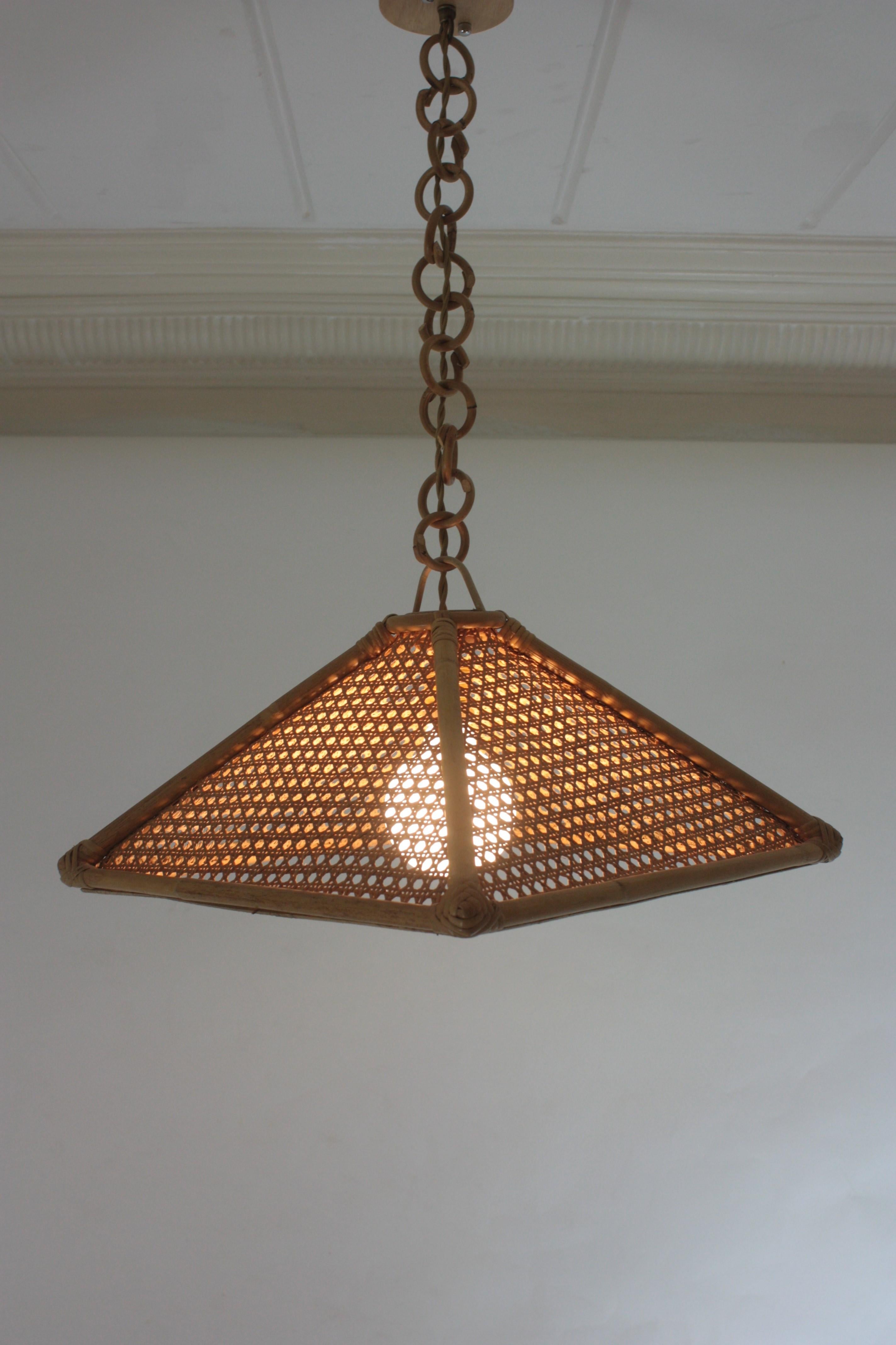 Coppia di pendenti trapezoidali in rattan spagnolo e filo di vimini in vendita 5