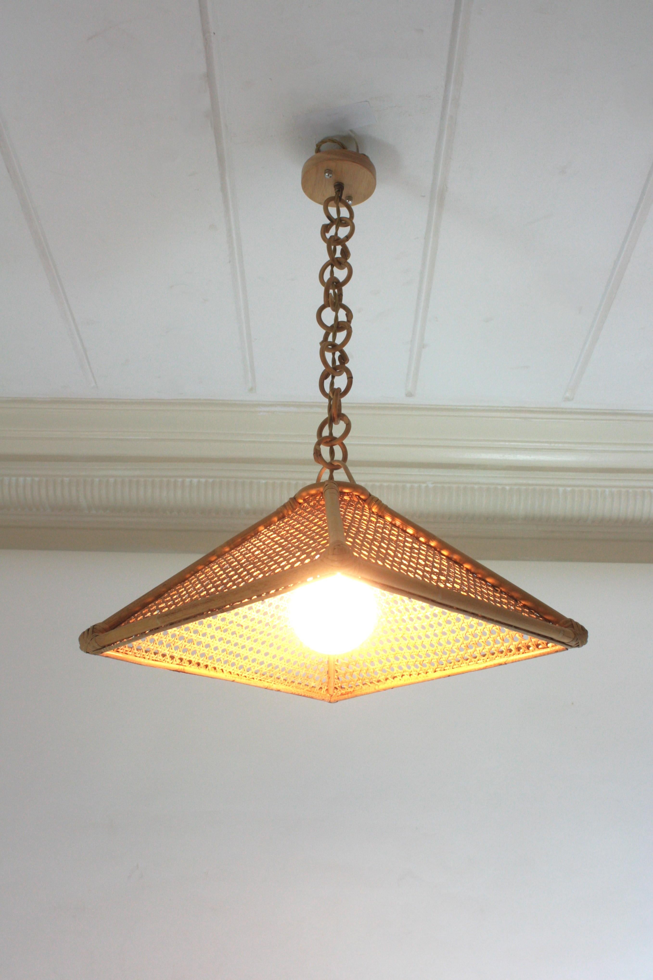 Coppia di pendenti trapezoidali in rattan spagnolo e filo di vimini in vendita 6